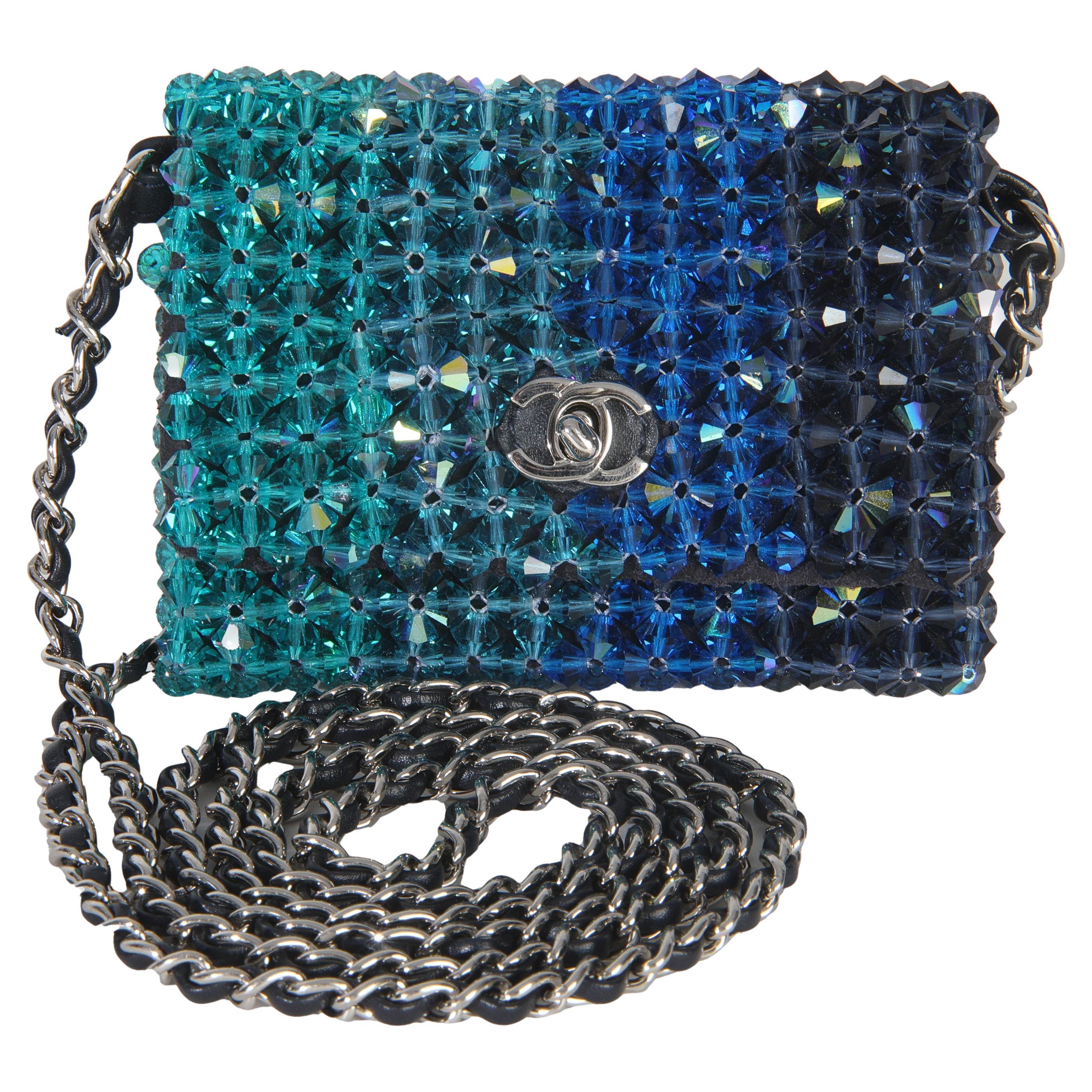 Chanel Blau Ombre Beaded Micro Clutch auf Kette im Angebot
