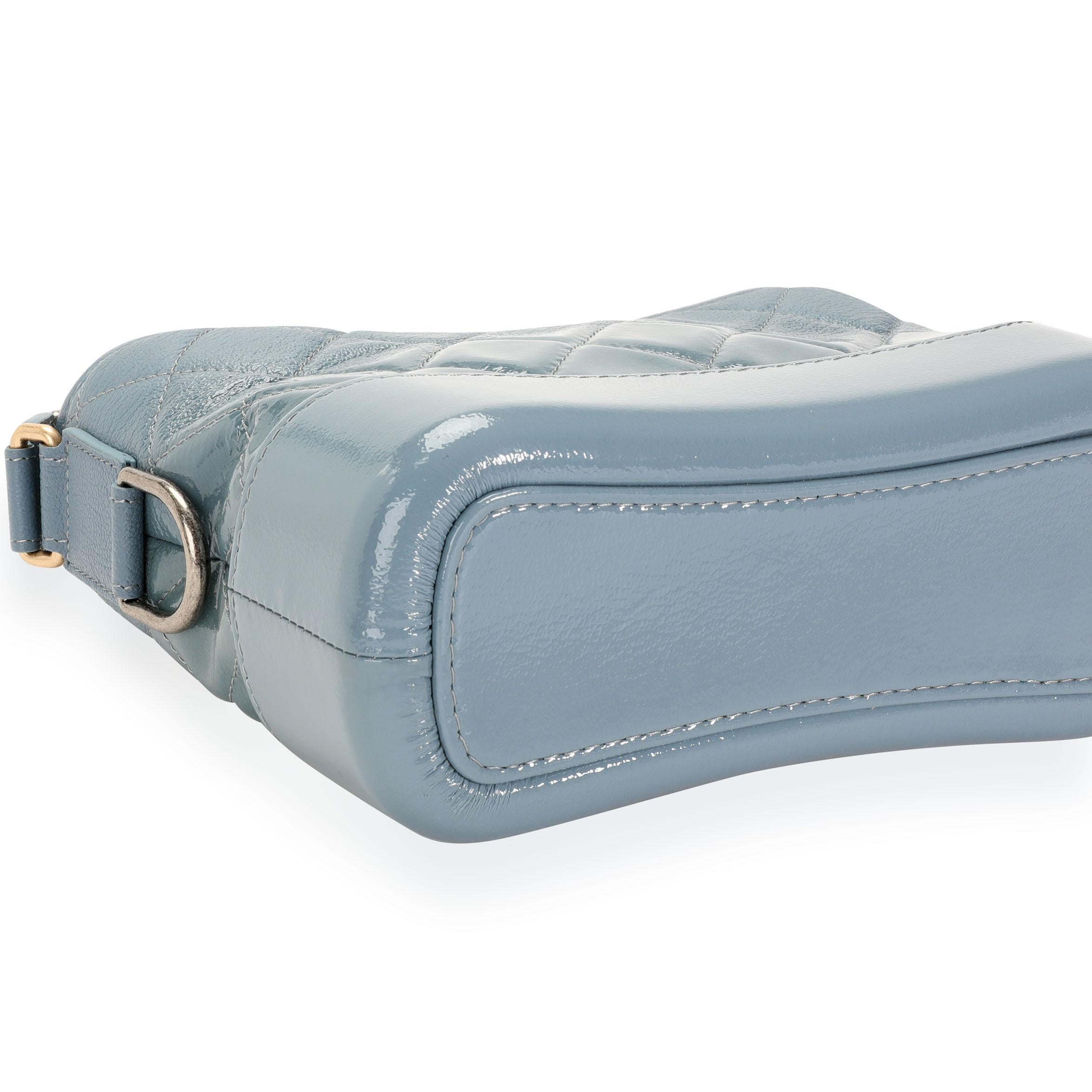 Chanel Blau Ombré Gestepptes Lackleder & gealtertes Kalbsleder Kleine Gabrielle Hobo (Grau)