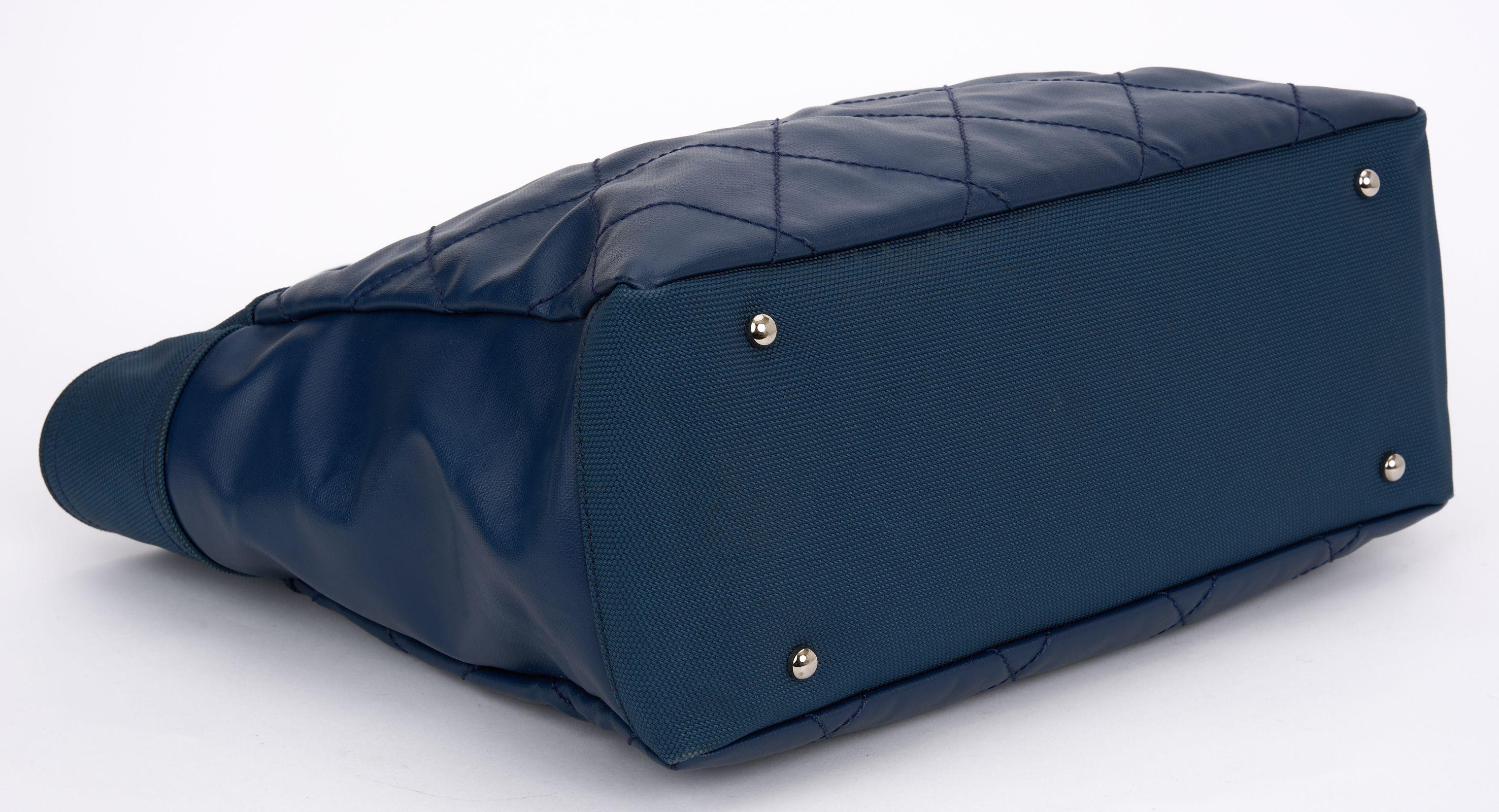 Donna Chanel Blu Paris Biarritz PM Tote in vendita