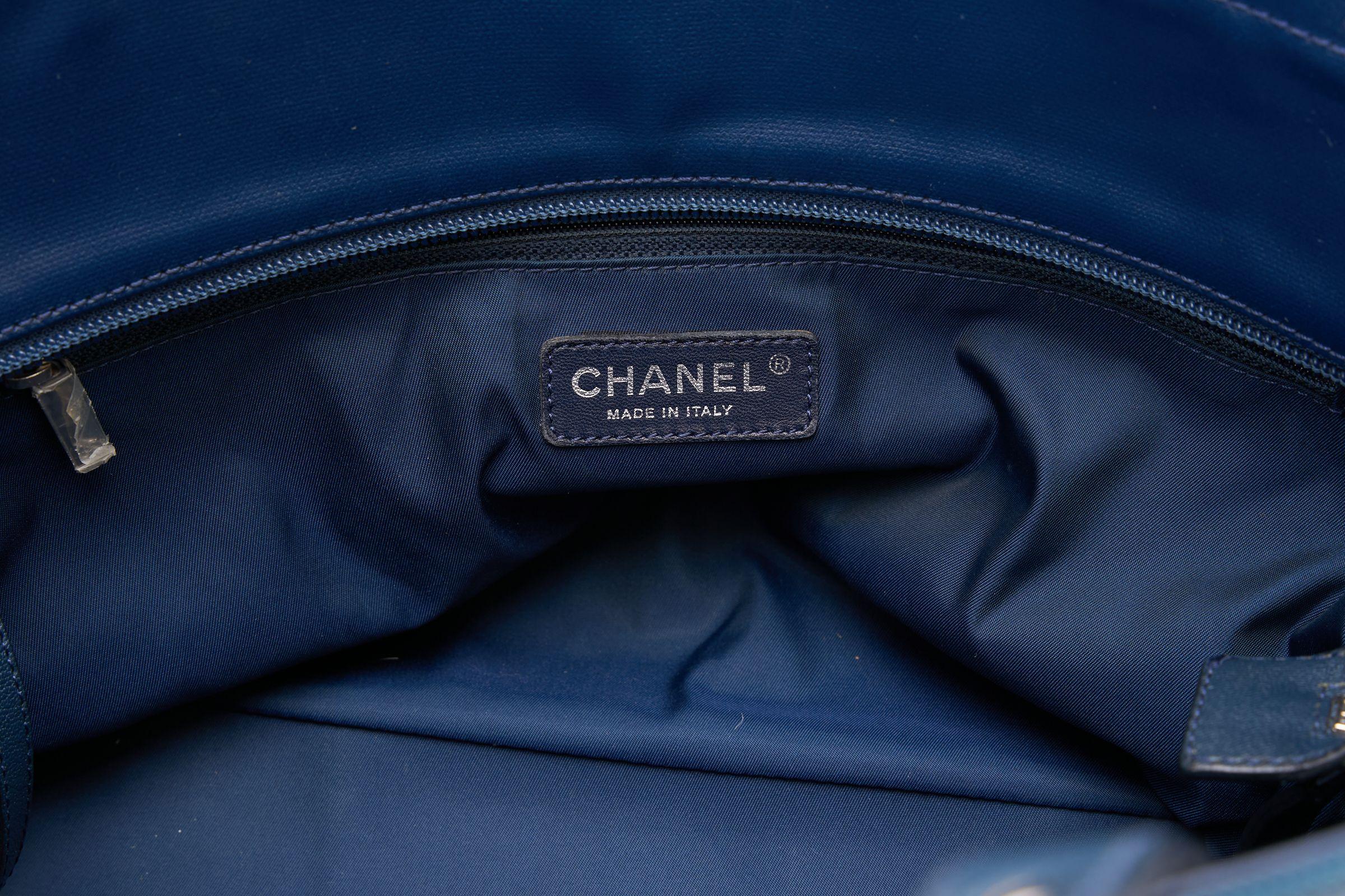 Chanel Blu Paris Biarritz PM Tote in vendita 1
