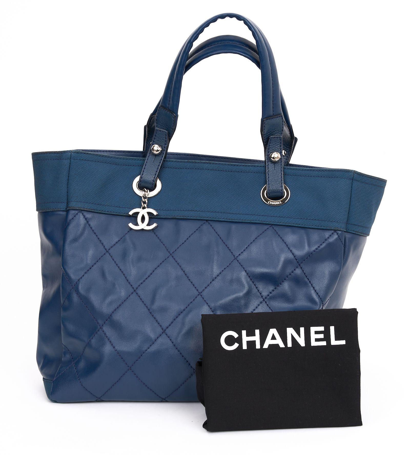 Chanel Blu Paris Biarritz PM Tote in vendita 3