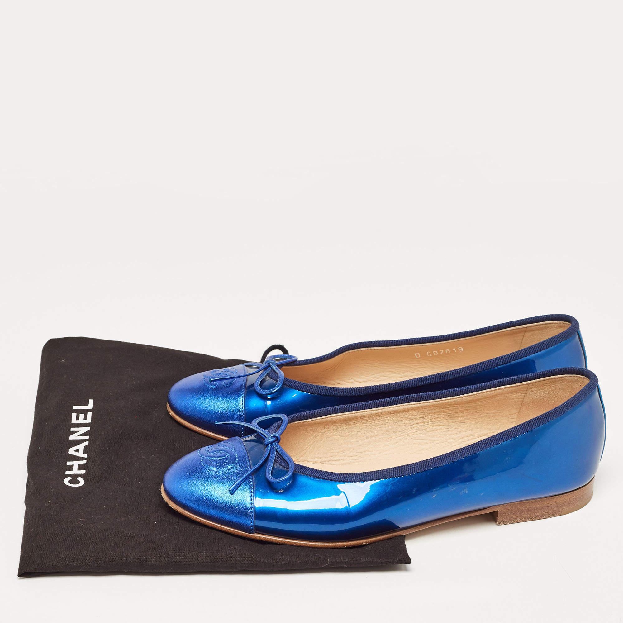 Chanel Blue Patent and Leather CC Cap Toe Bow Ballet Flats Size 38 6