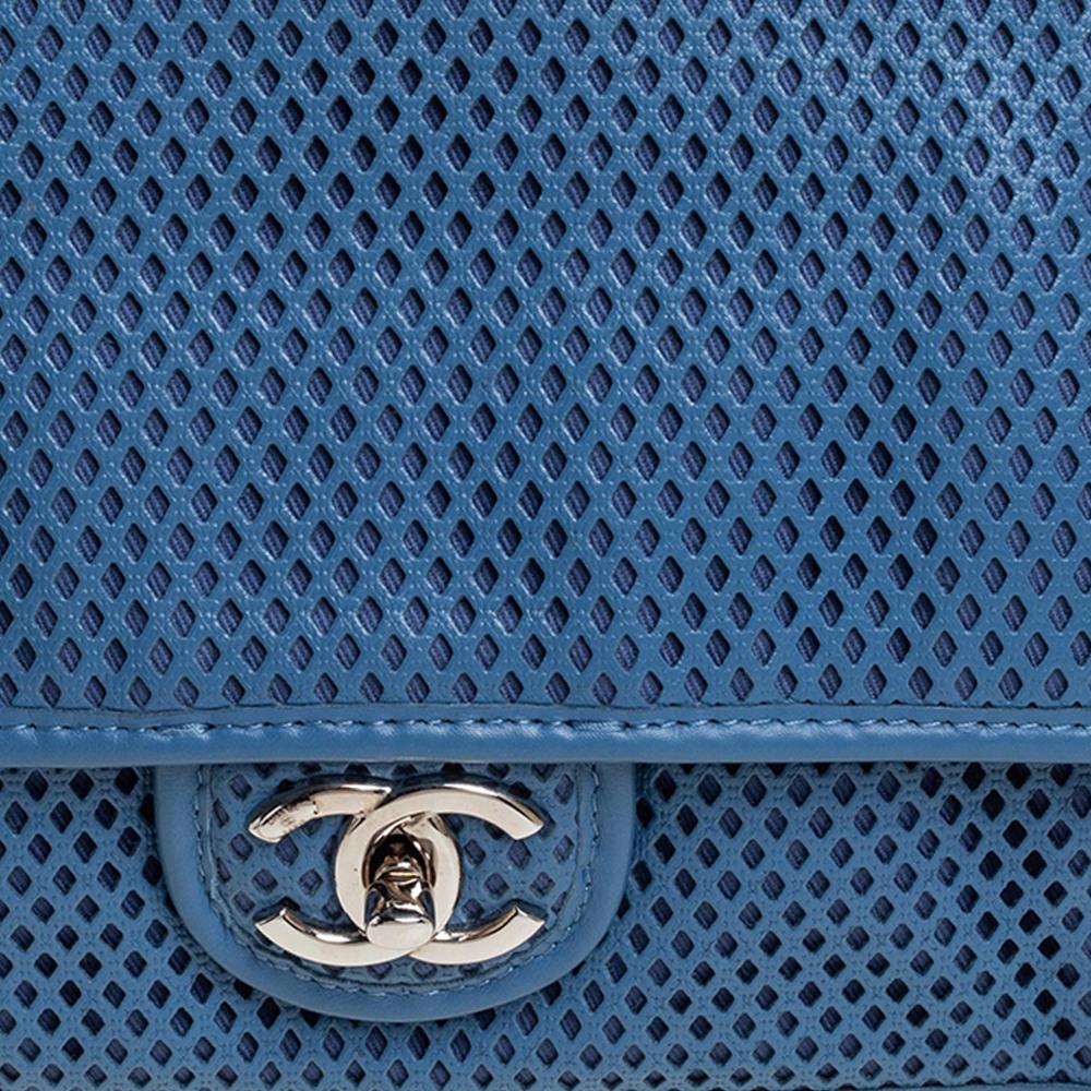 Chanel Blau Perforiertes Leder Up in the Air Klappentasche 2