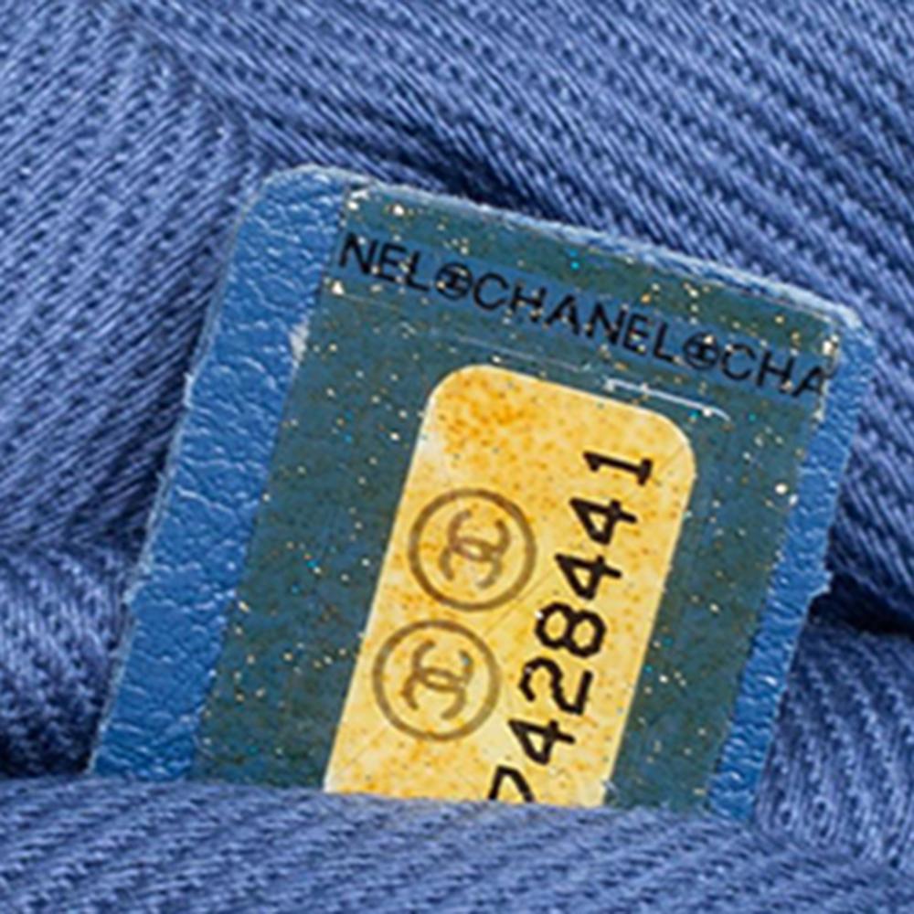 Chanel Blau Perforiertes Leder Up in the Air Klappentasche 3