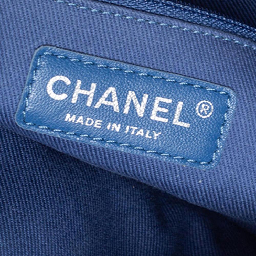 Chanel Blau Perforiertes Leder Up in the Air Klappentasche 4