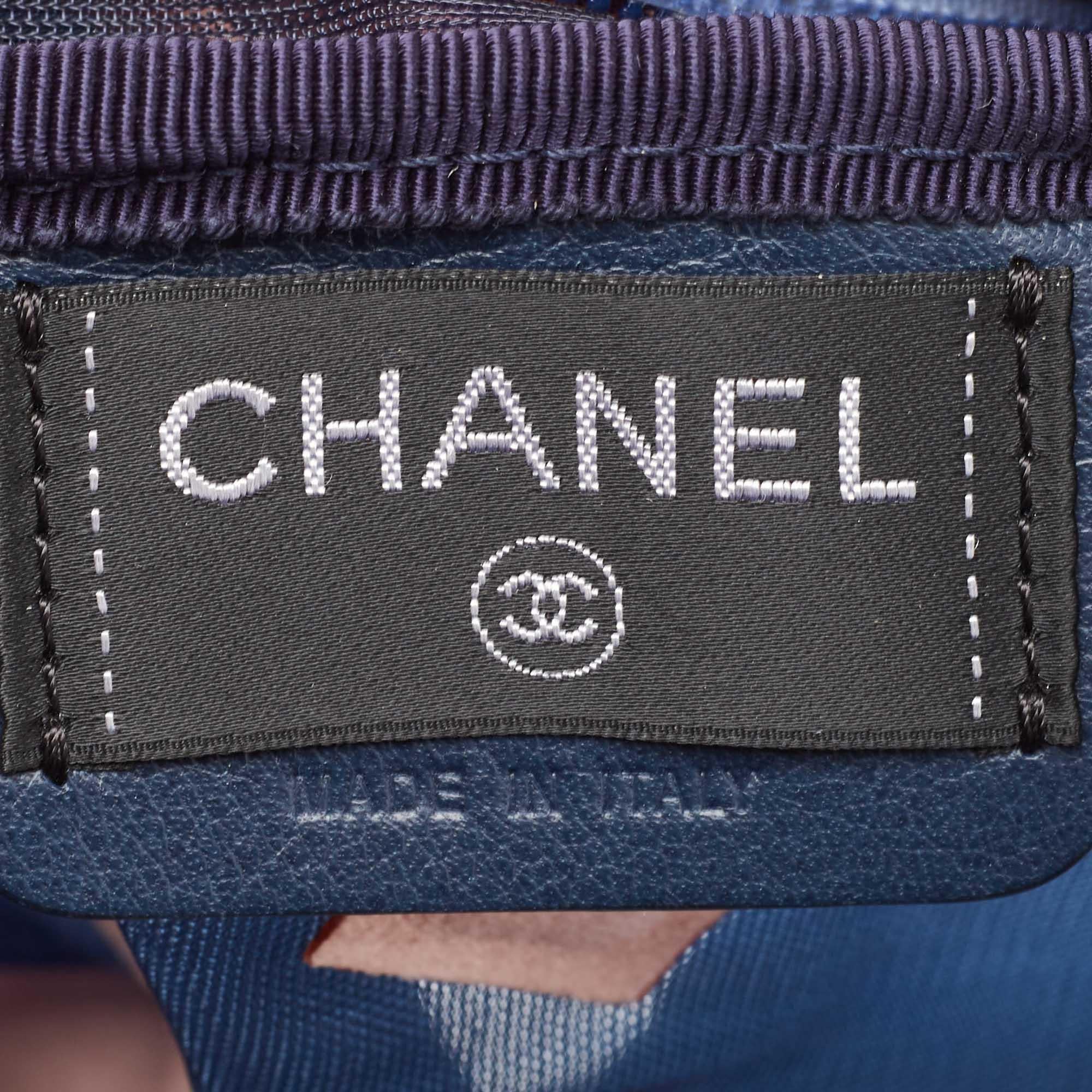 Chanel Blue/Pink Mesh Logo Backpack In Good Condition For Sale In Dubai, Al Qouz 2