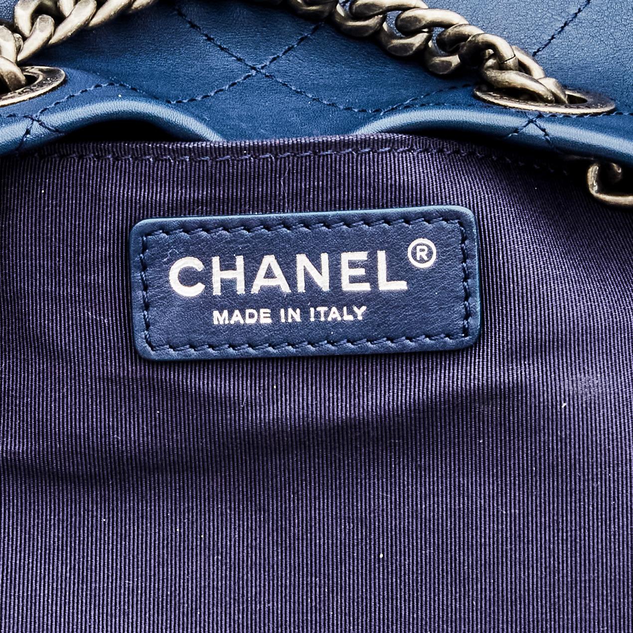 Chanel Blaue gesteppte Hobo-Tasche aus Kalbsleder Urban Allure (2017) im Angebot 6