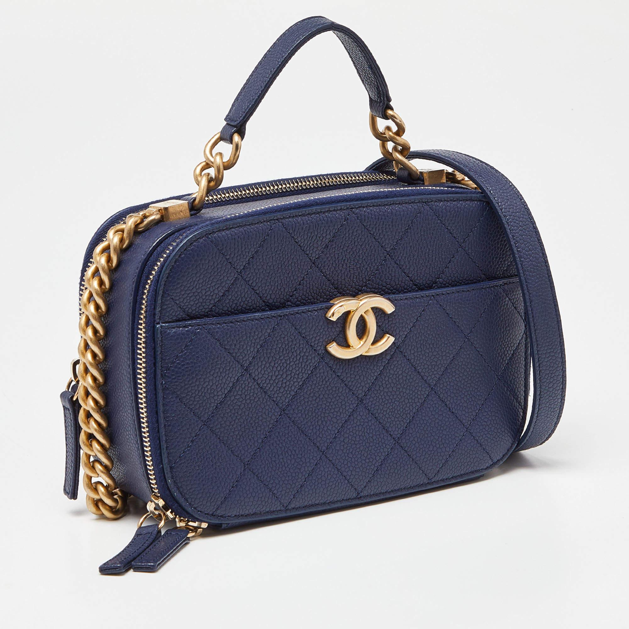 Chanel Blue Quilted Caviar Leather Business Affinity Camera Chain Bag In Good Condition In Dubai, Al Qouz 2
