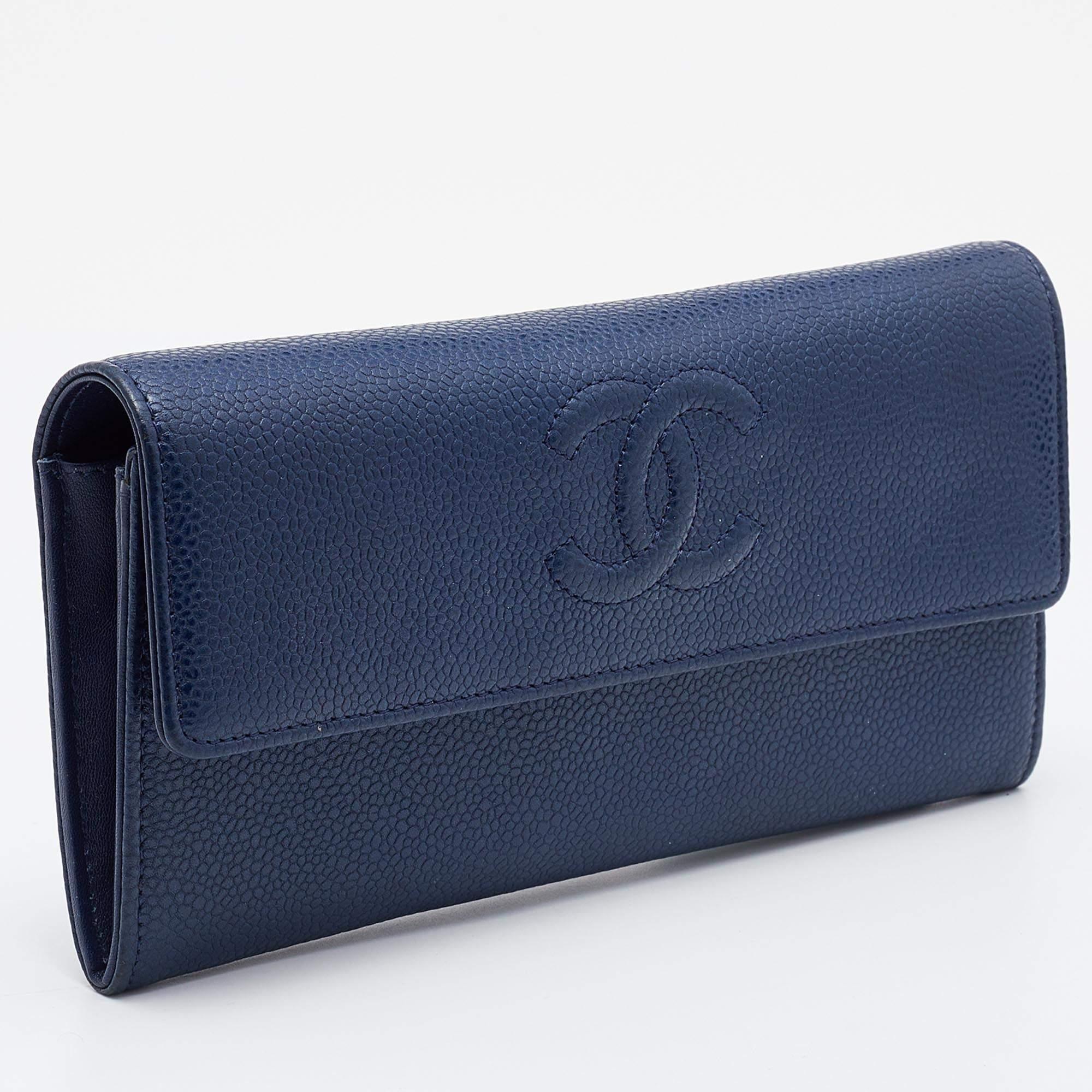 Chanel Blue Quilted Caviar Leather CC Flap Wallet In Good Condition In Dubai, Al Qouz 2
