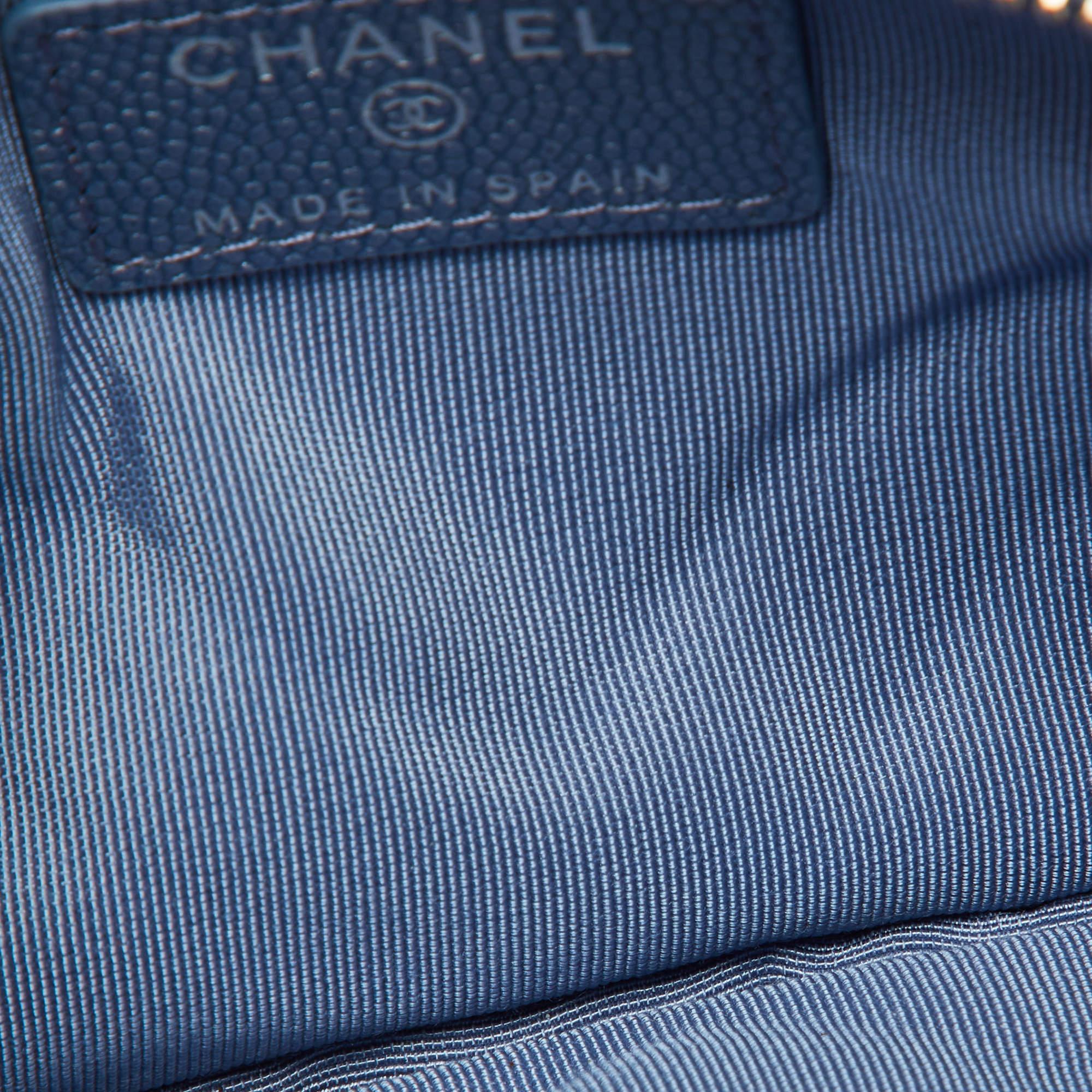 Chanel Blue Quilted Caviar Leather CC Zip Pouch In New Condition In Dubai, Al Qouz 2