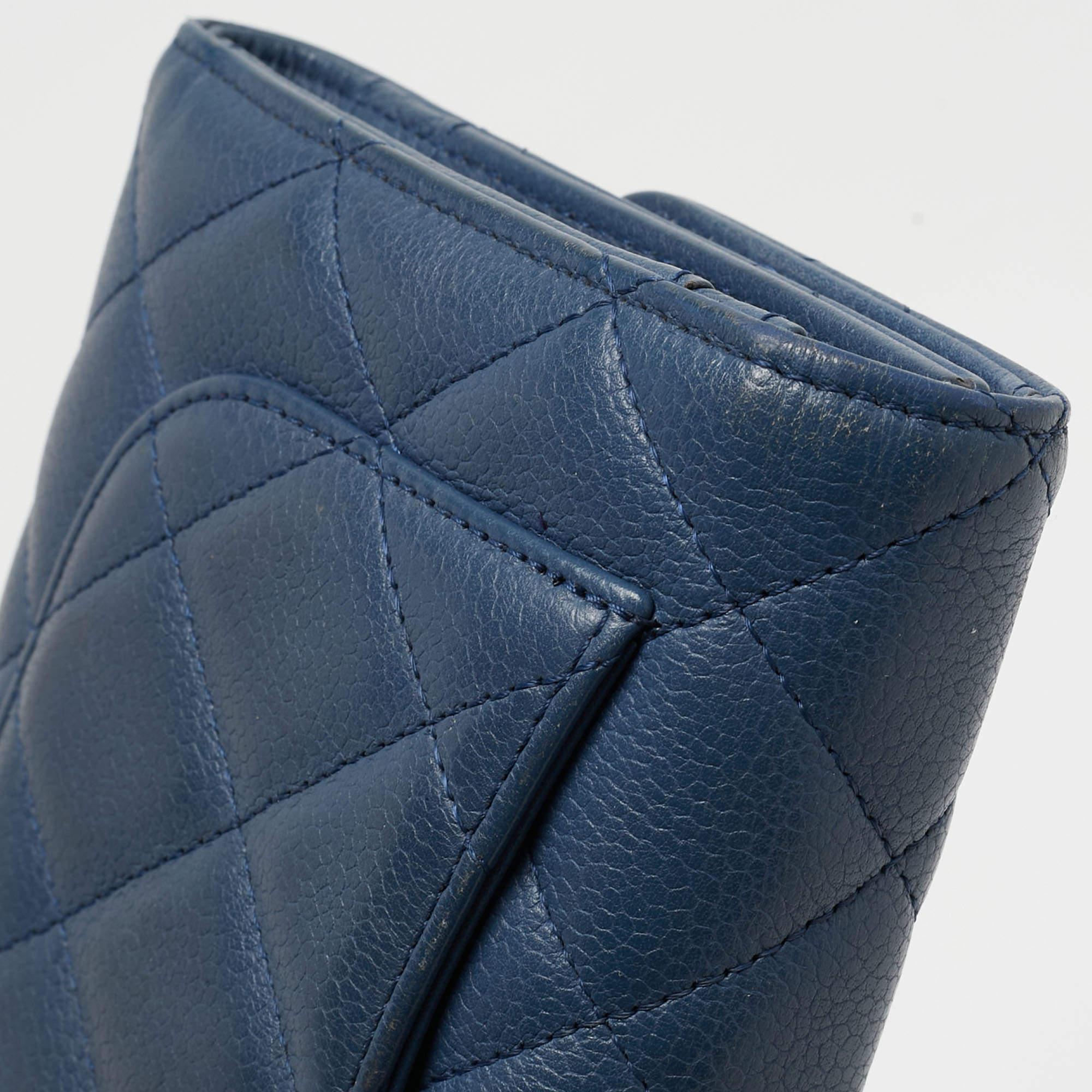 Chanel Blue Quilted Caviar Leather Classic Flap Wallet In Good Condition In Dubai, Al Qouz 2