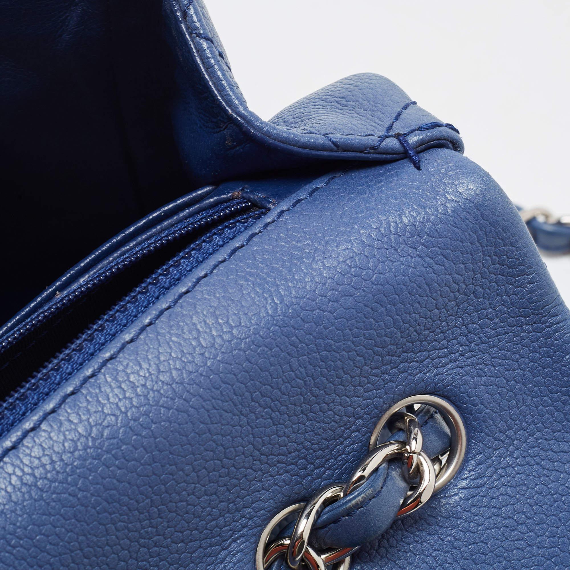 Chanel Blaue gesteppte Kaviar-Ledertasche Jumbo Classic Single Flap Bag im Angebot 1