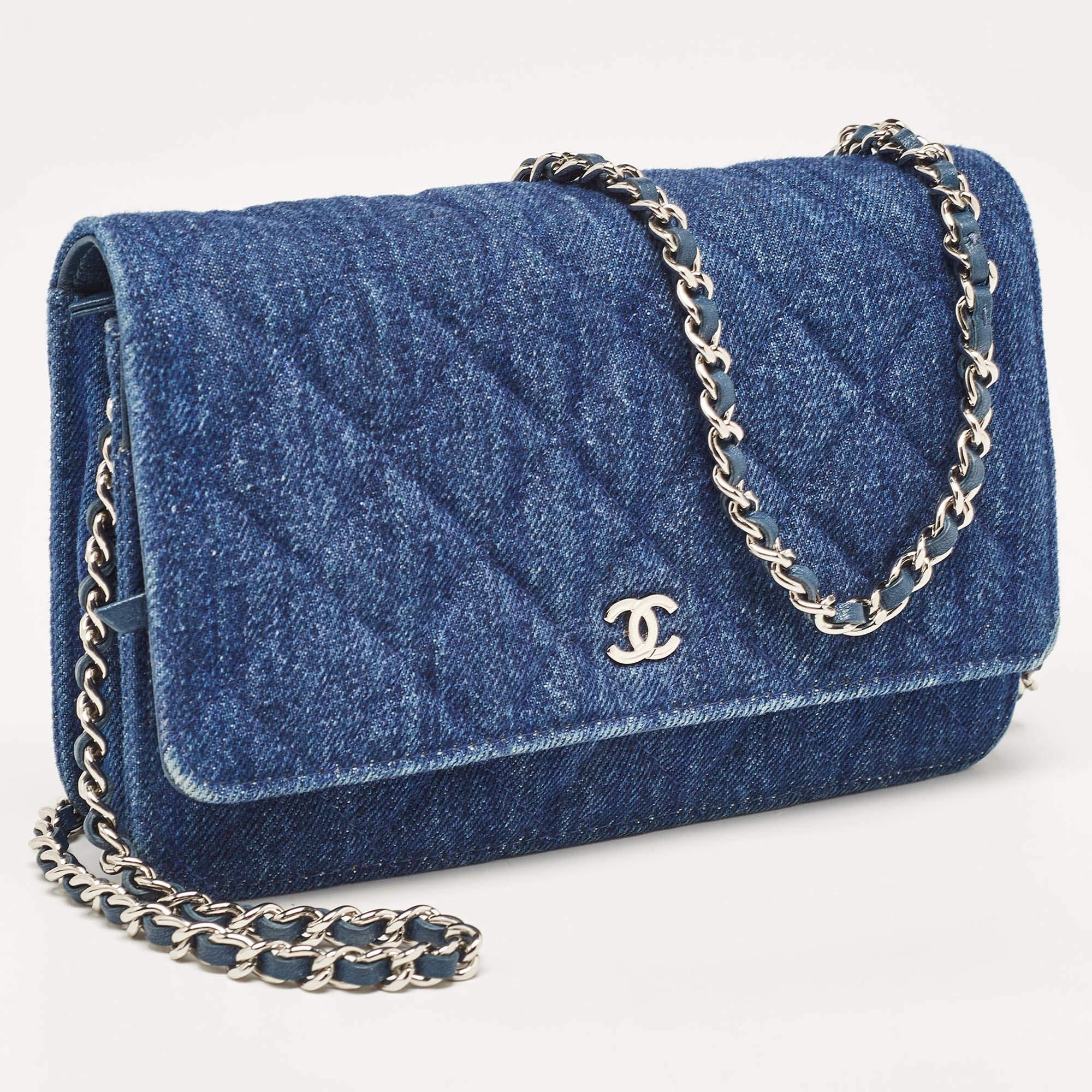 Chanel Blau Gesteppte Denim Classic Geldbörse auf Kette im Angebot 8