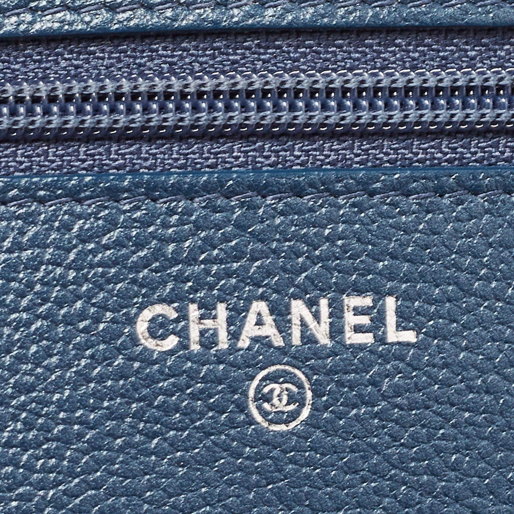 Chanel Blau Gesteppte Denim Classic Geldbörse auf Kette im Angebot 2