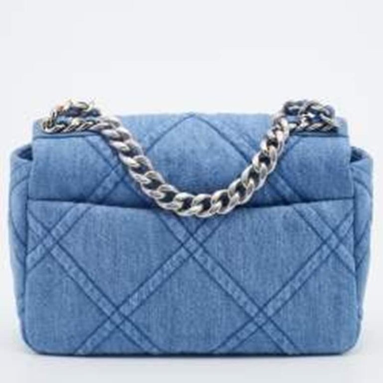 First unveiled in the Chanel Fall 2019 collection, the Chanel 19 bag is named after the year of its release, just like the Chanel 2.55. In design, the bag has exaggerated quilting and hardware in two tones. This version in blue is made from quilted