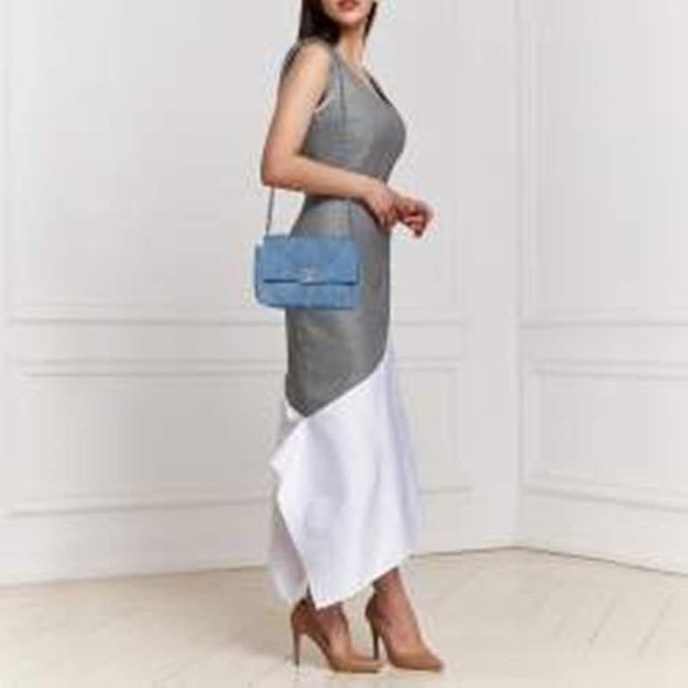Chanel Blue Quilted Denim Medium 19 Flap Bag In New Condition For Sale In Dubai, Al Qouz 2