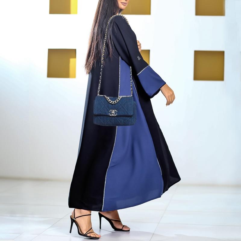 Chanel Blue Quilted Denim Medium 19 Flap Bag In Good Condition For Sale In Dubai, Al Qouz 2