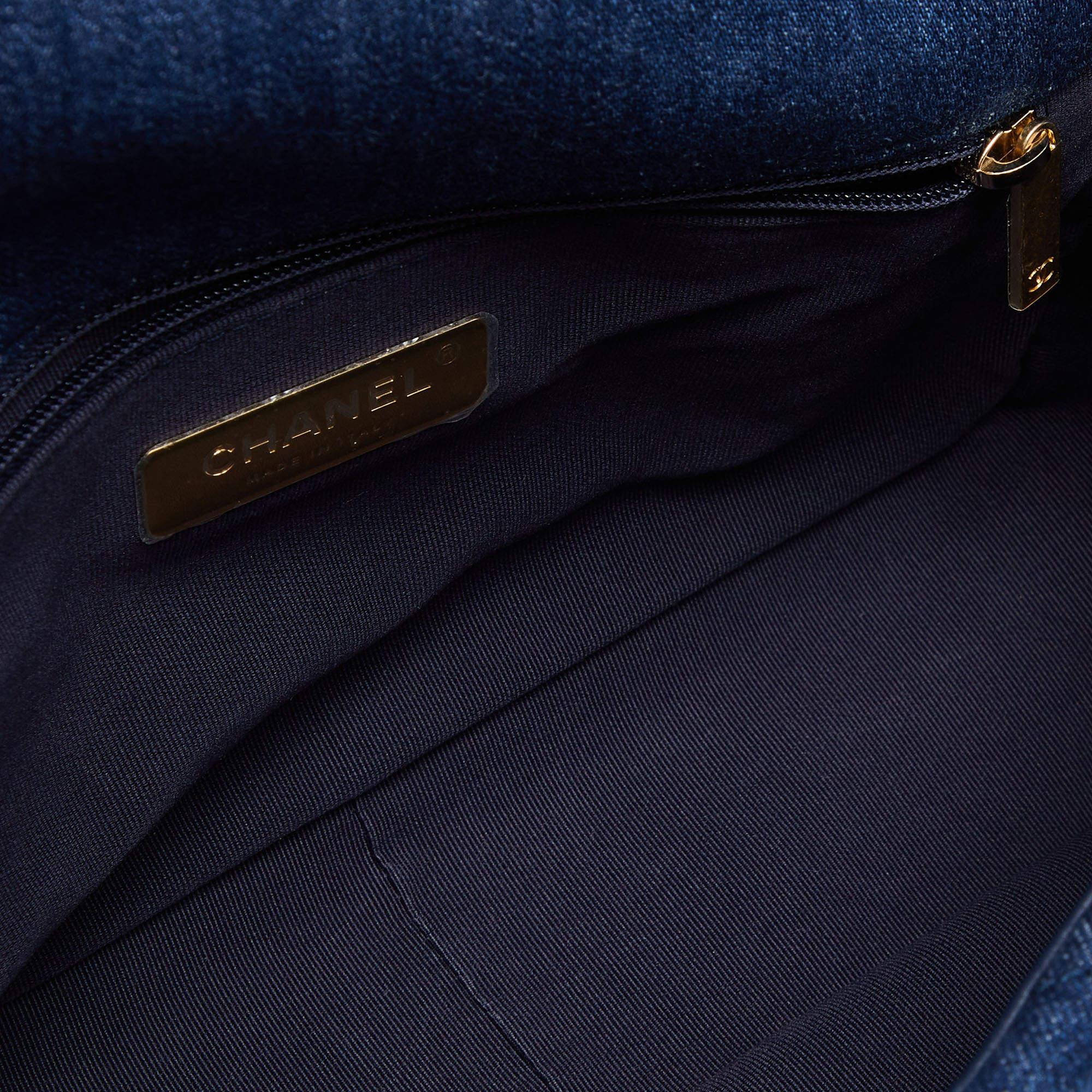 Chanel Blue Quilted Denim Medium 19 Flap Bag In Excellent Condition In Dubai, Al Qouz 2