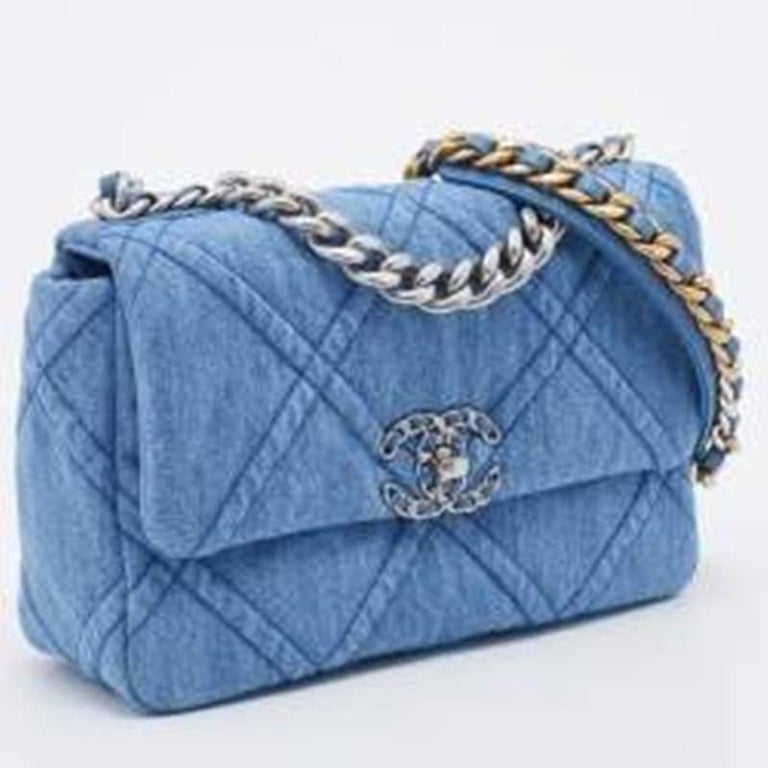 Women's Chanel Blue Quilted Denim Medium 19 Flap Bag For Sale