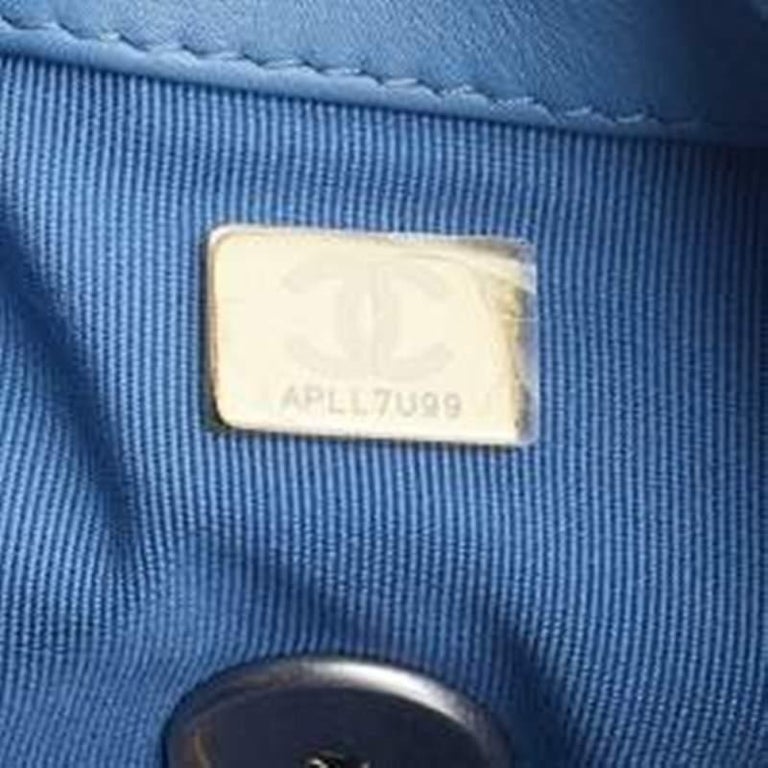 Chanel Blue Quilted Denim Medium 19 Flap Bag For Sale 5