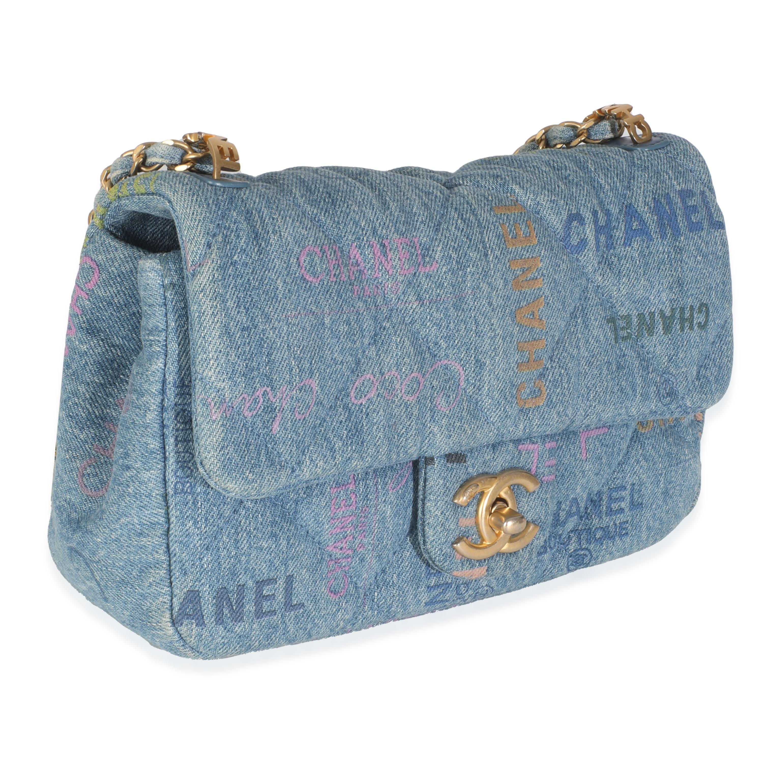 Bleu Chanel - Petit sac Mood à rabat imprimé en denim matelassé bleu en vente