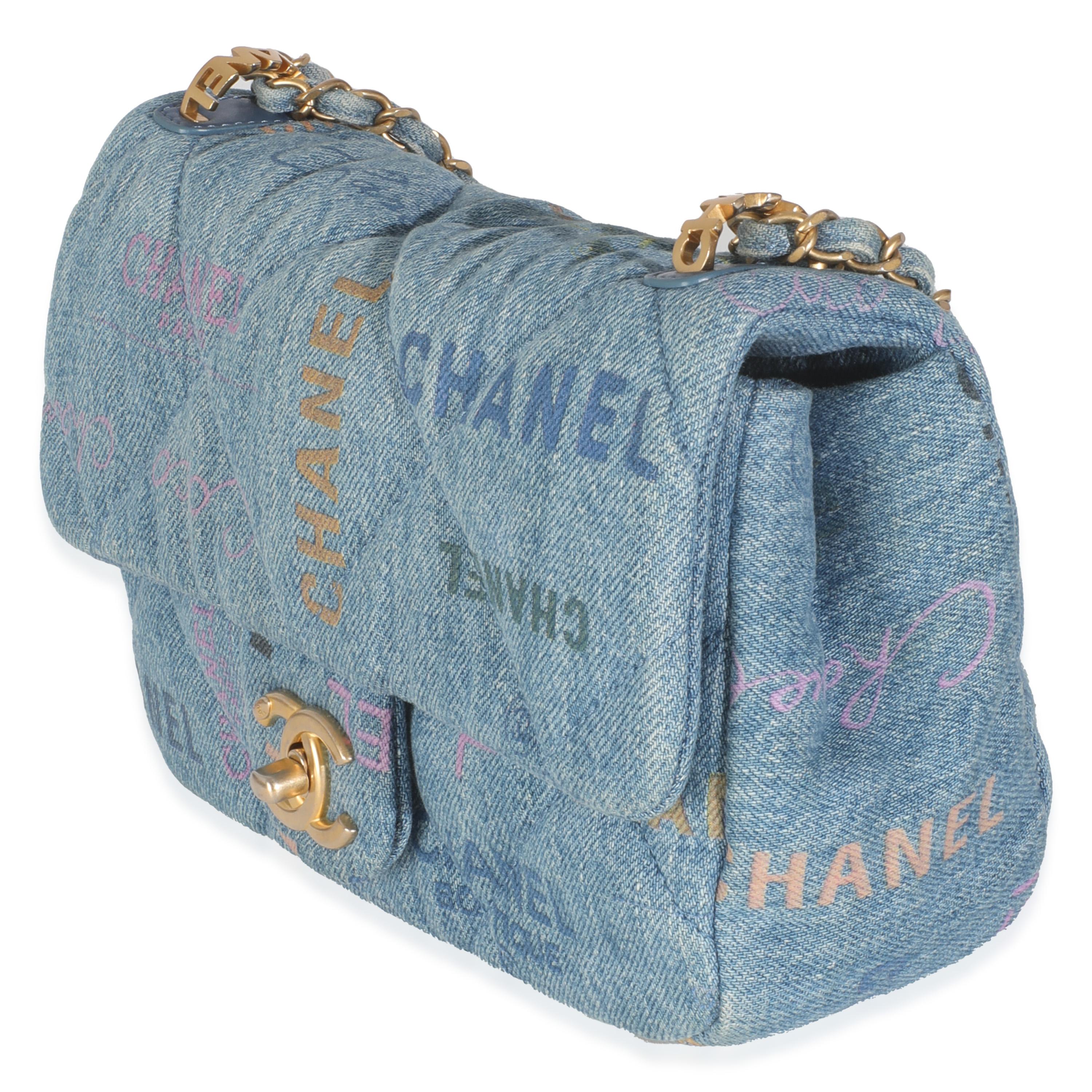 Chanel - Petit sac Mood à rabat imprimé en denim matelassé bleu Excellent état - En vente à New York, NY