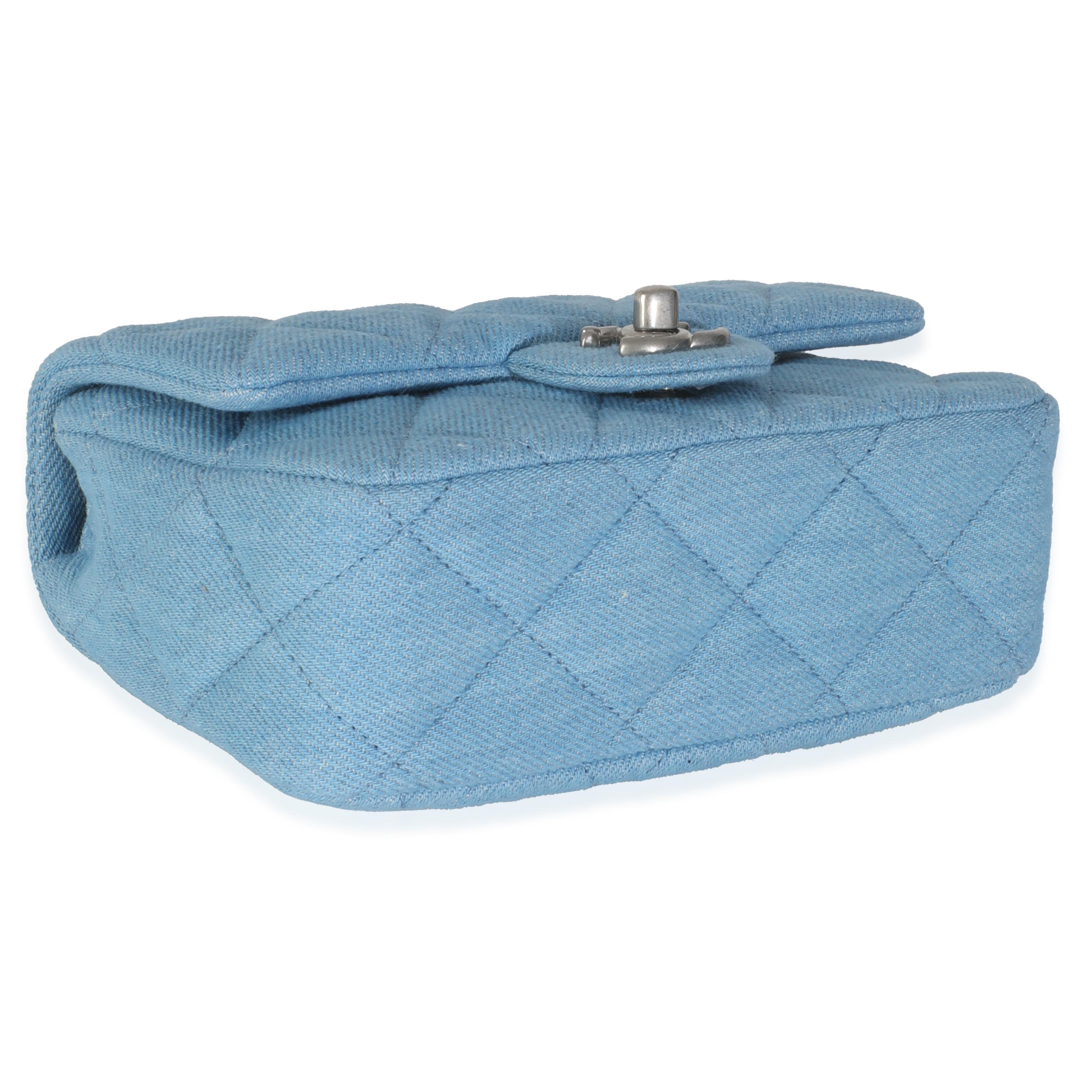Chanel Minibolso de solapa acolchado azul vaquero Sweetheart en venta 2