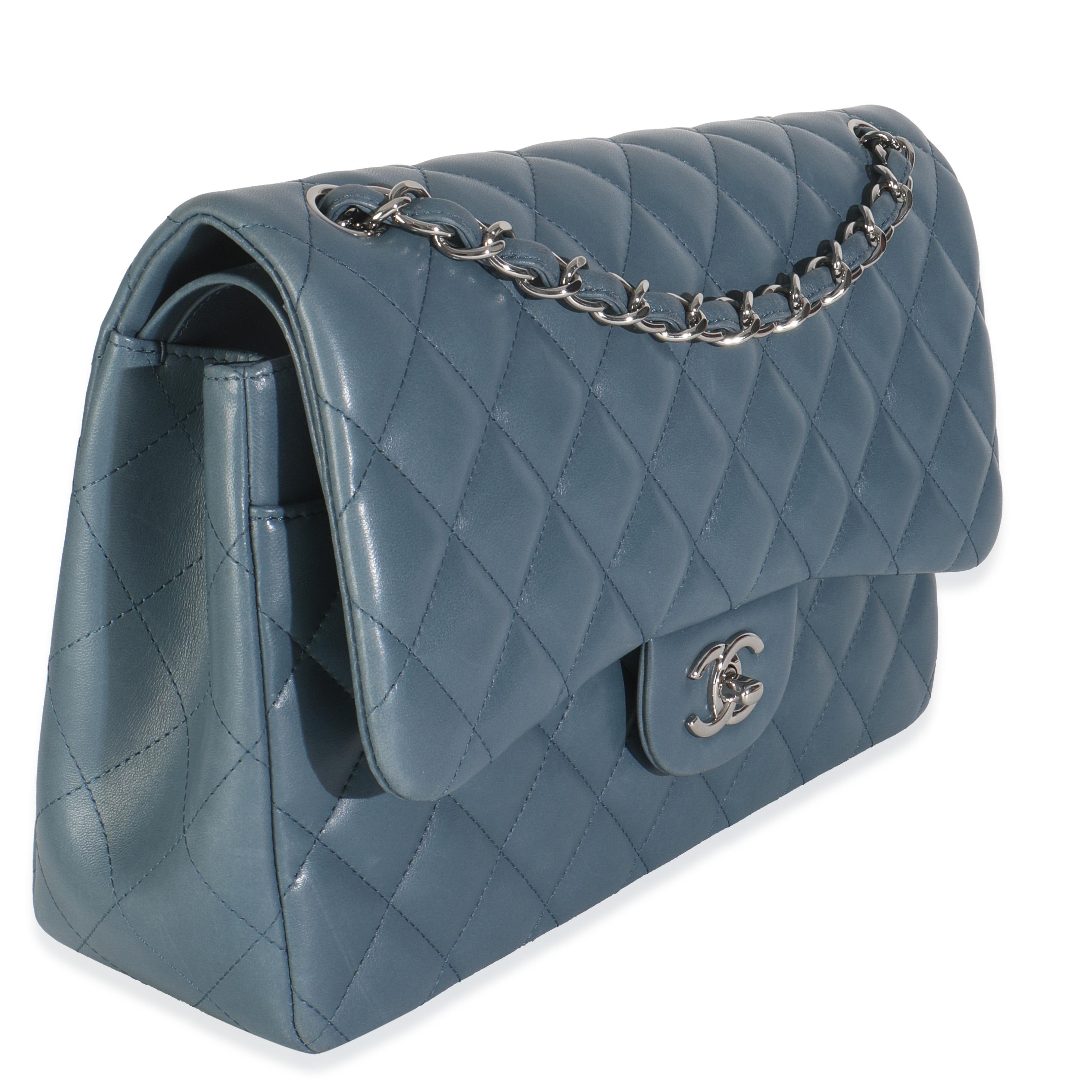 Chanel Blaue gesteppte Lammfell Jumbo Tasche mit doppelter Klappe (Grau) im Angebot