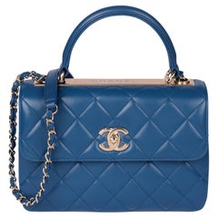 Chanel Blaues gestepptes Lammfell Leder Kleiner trendiger CC Top-Griff