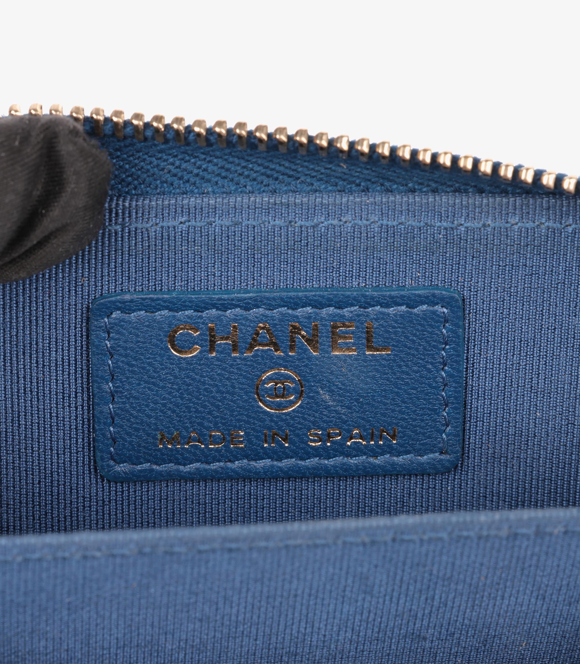 Chanel Blauer Kartenetui mit Reißverschluss aus gestepptem Lammfell und Leder im Zustand „Gut“ im Angebot in Bishop's Stortford, Hertfordshire