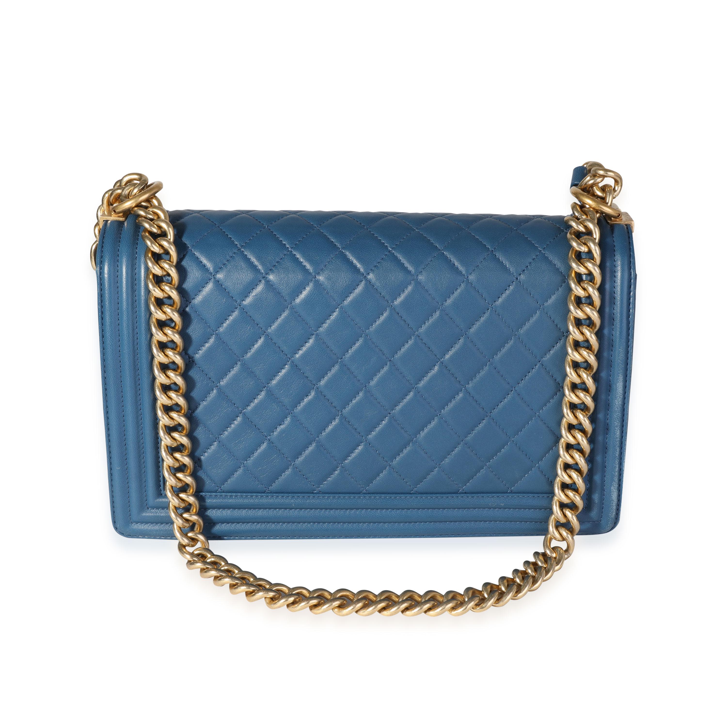 Blu Borsa media Chanel in pelle d'agnello trapuntata blu