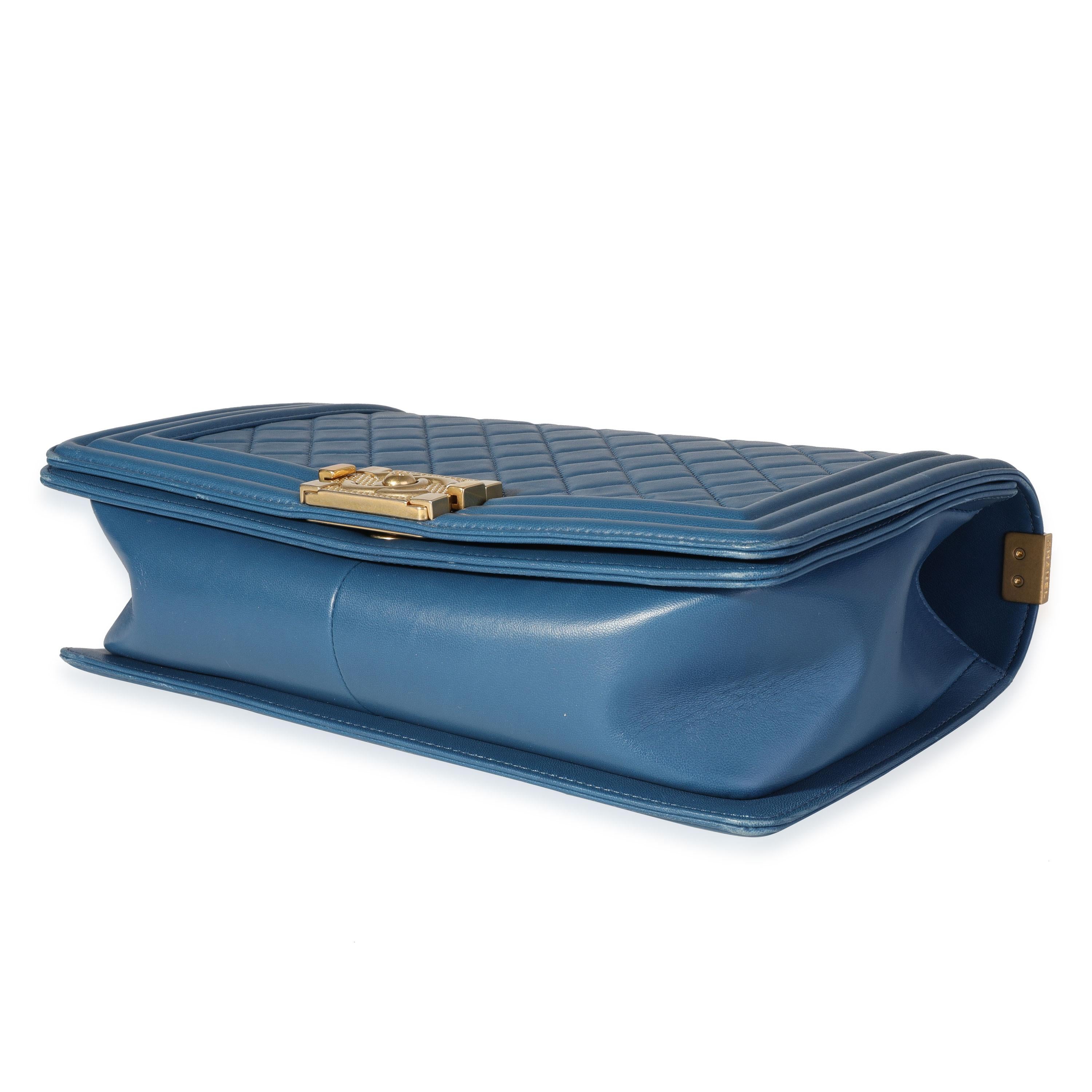 Donna Borsa media Chanel in pelle d'agnello trapuntata blu