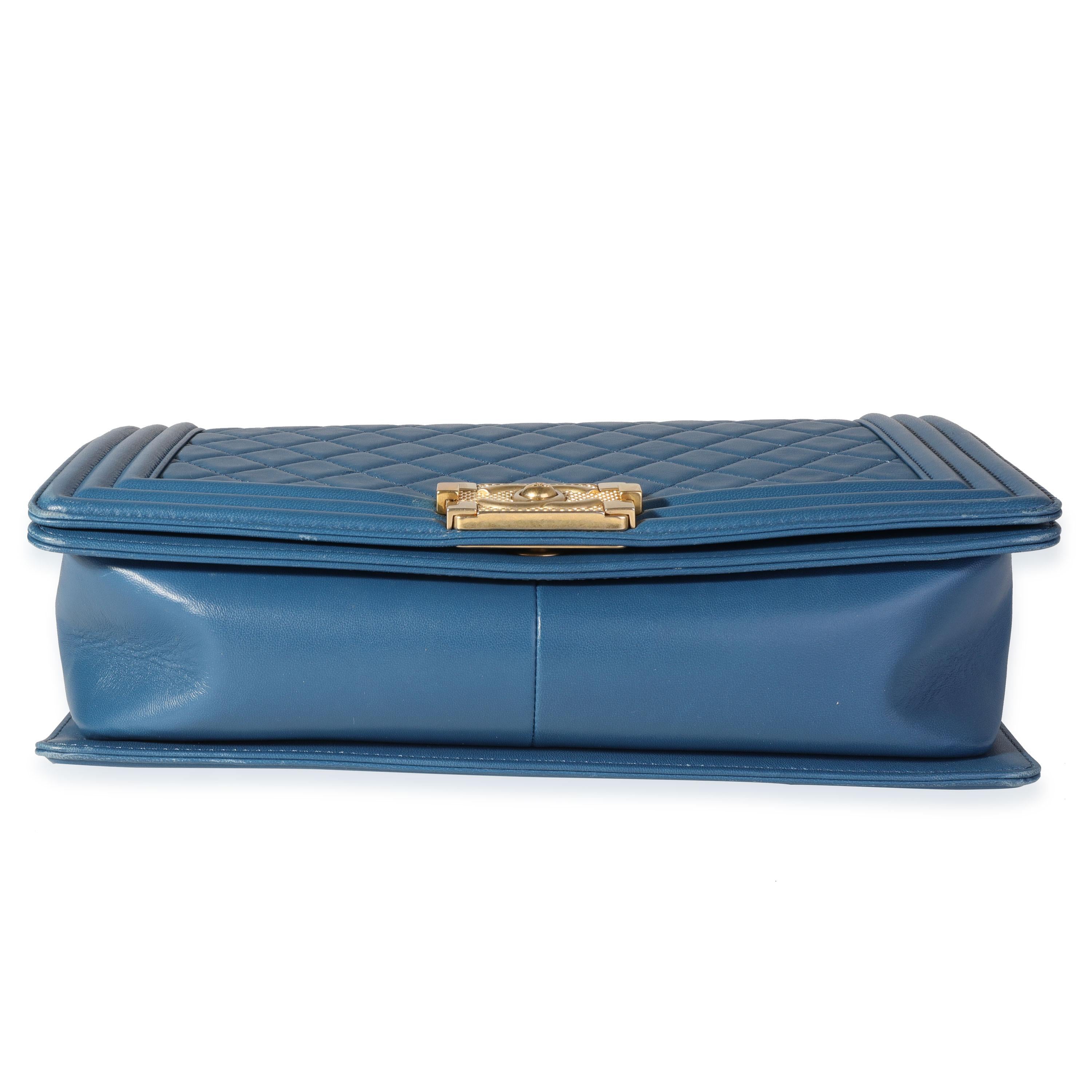 Borsa media Chanel in pelle d'agnello trapuntata blu 3