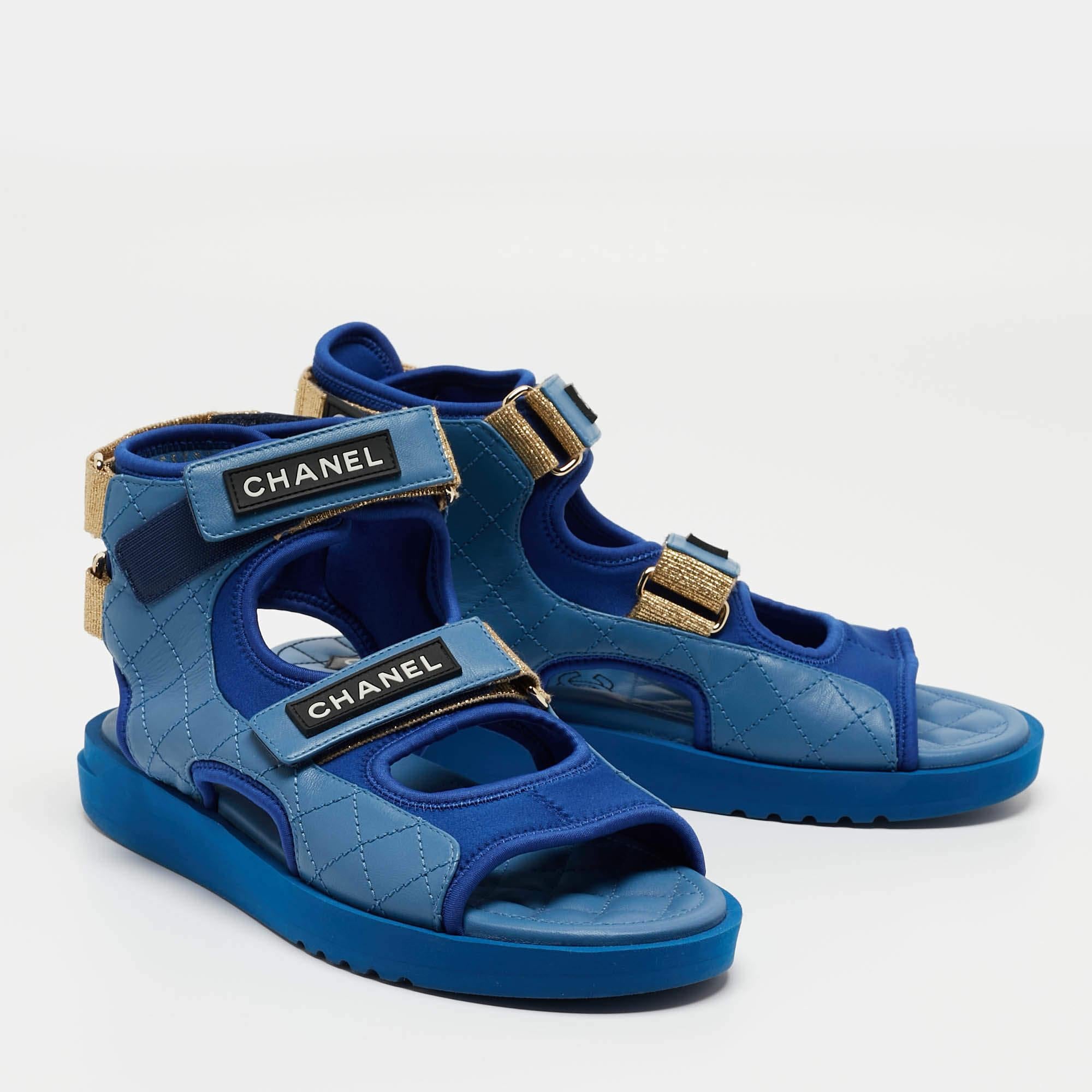 Chanel Blue Quilted Leather and Neoprene CC Ankle Strap Flat Sandals Size 40 In Excellent Condition In Dubai, Al Qouz 2