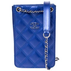 Chanel Blau Gestepptes Leder Crossbody Telefonhalter