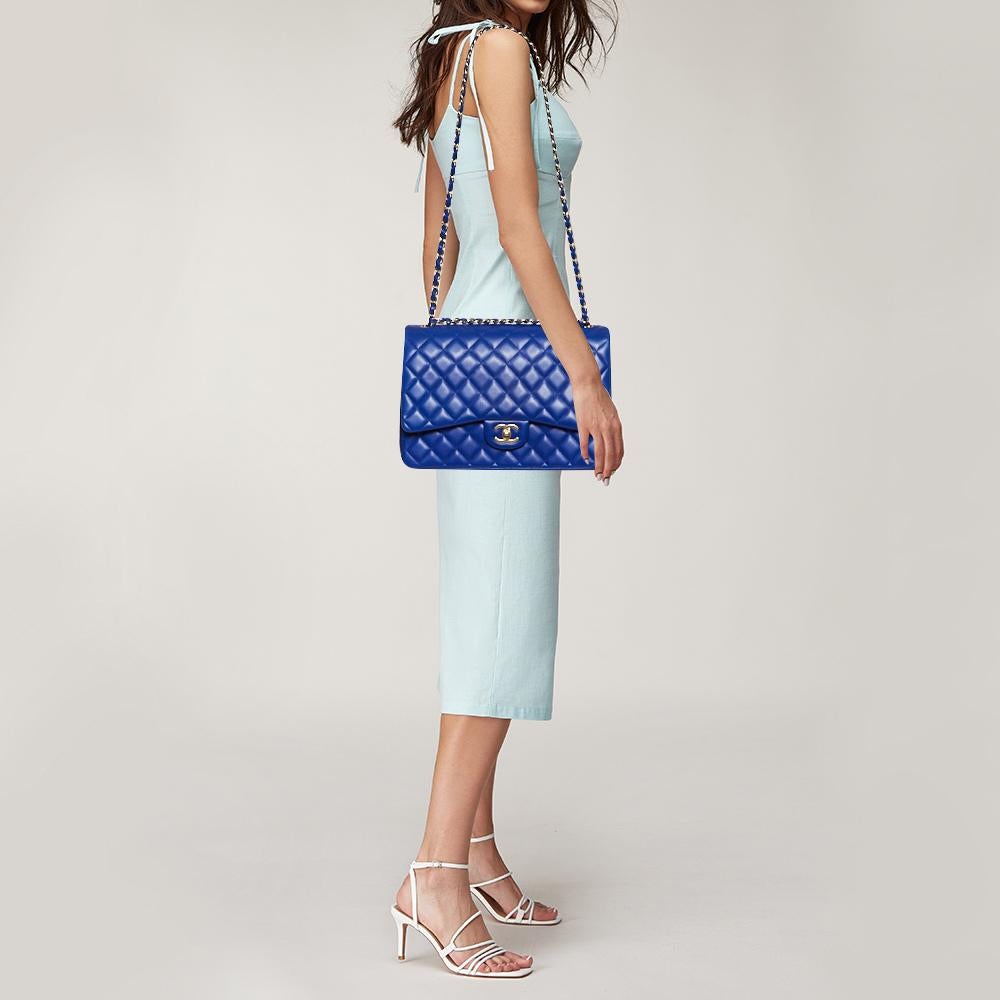 Chanel Blue Quilted Leather Maxi Classic Double Flap Bag In Good Condition In Dubai, Al Qouz 2