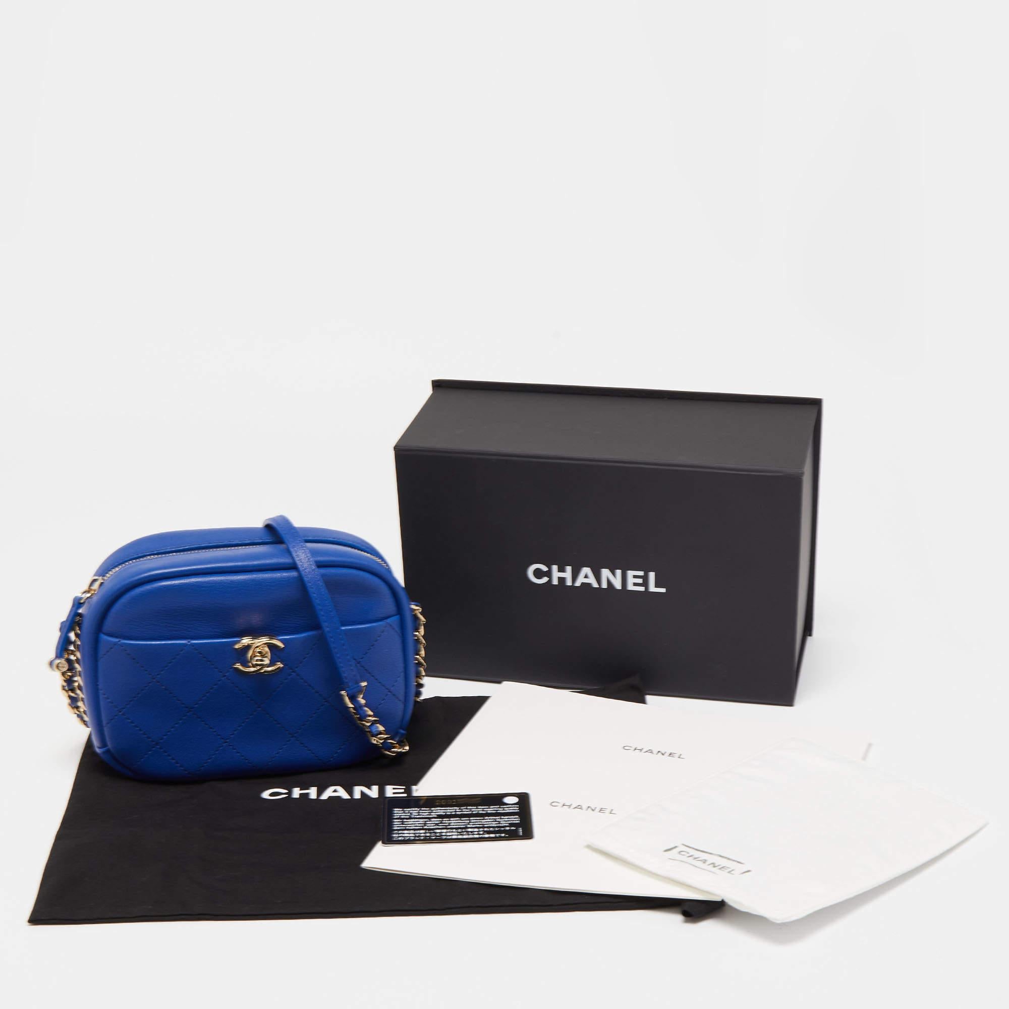 Chanel Blau Gestepptes Leder Kleine lässige Reise Kamera Crossbody Tasche im Angebot 7