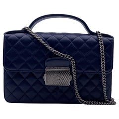 Chanel Blaue kleine Universitäts-Umhängetasche aus gestepptem Leder