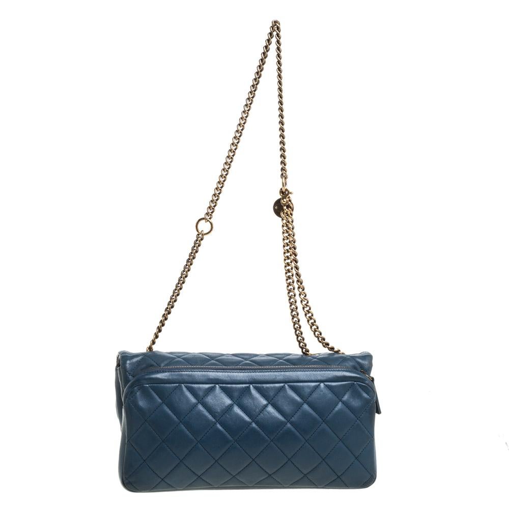 Chanel Blau Gestepptes Leder Reißverschluss Tasche zurück Klappe Tasche im Zustand „Gut“ in Dubai, Al Qouz 2