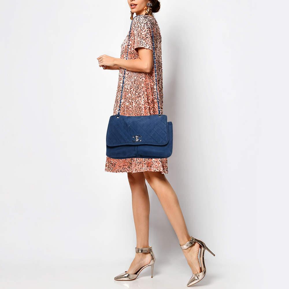 Designer bags are ideal companions for ample occasions Here we have a fashion meets functionality piece crafted with precision. It has been equipped with a well sized interior that can easily fit all your essentials.