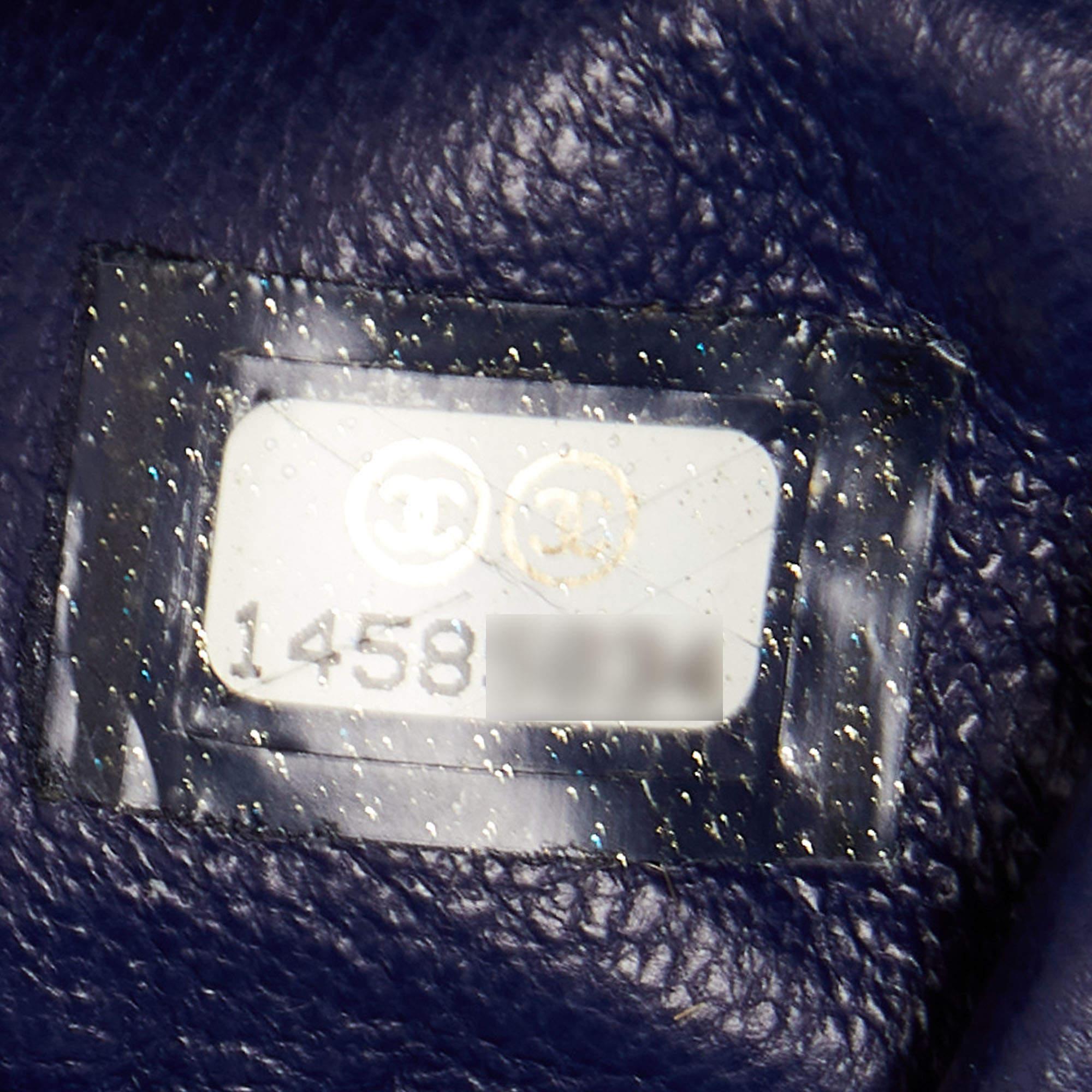 Chanel Blue Quilted Patent Leather Reissue 2.55 Classic 226 Flap Bag For Sale 5