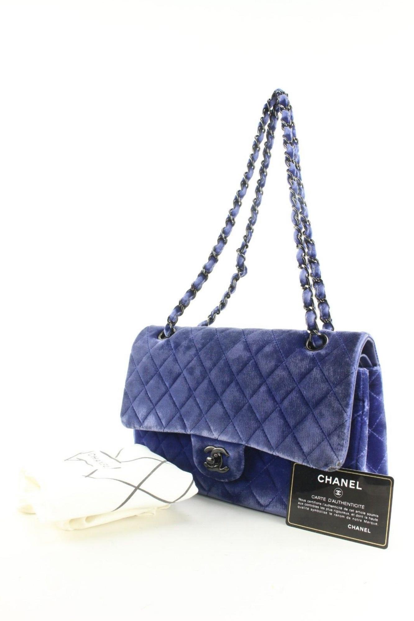 Chanel Blue Quilted Velour Medium Classic Flap Velvet 2CC0406
Date Code/Serial Number: 20272500

Made In: France

Measurements: Length:  10