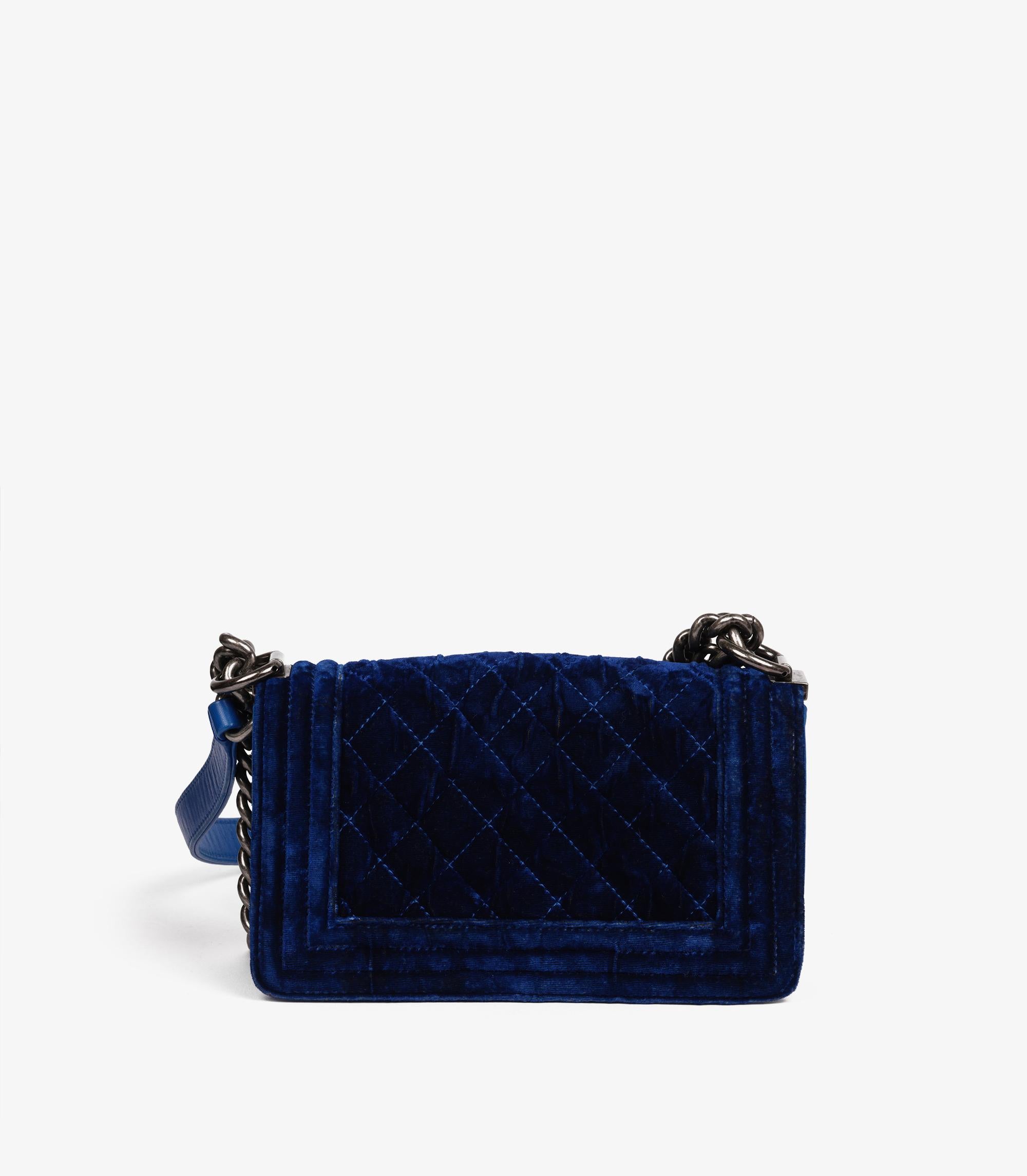 Petit Le Boy en velours matelassé et cuir d'agneau bleu de Chanel Unisexe en vente