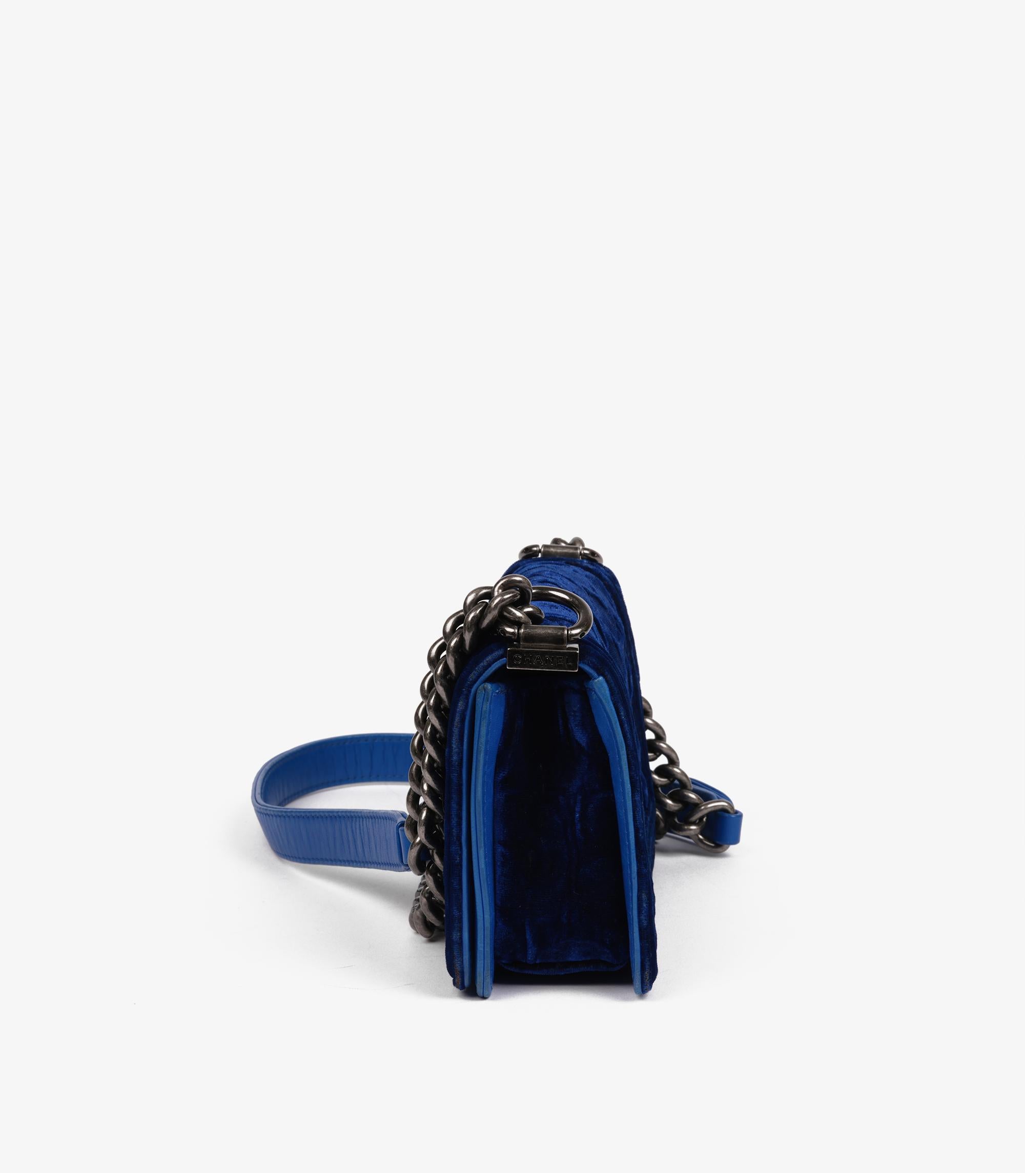 Petit Le Boy en velours matelassé et cuir d'agneau bleu de Chanel en vente 1