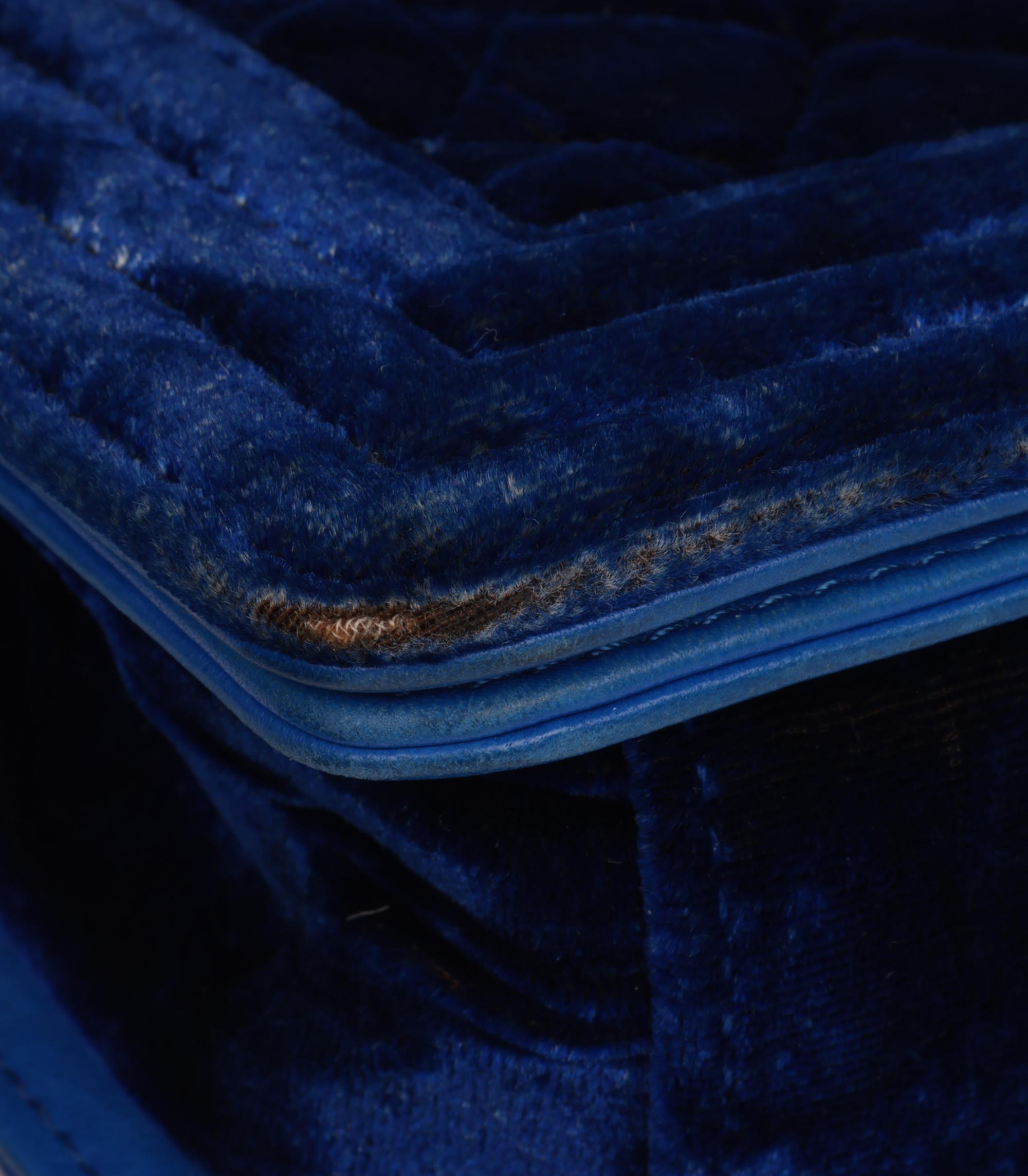 Petit Le Boy en velours matelassé et cuir d'agneau bleu de Chanel en vente 3