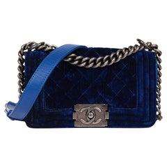 Chanel Terciopelo Acolchado Azul y Piel de Cordero Pequeño Le Boy