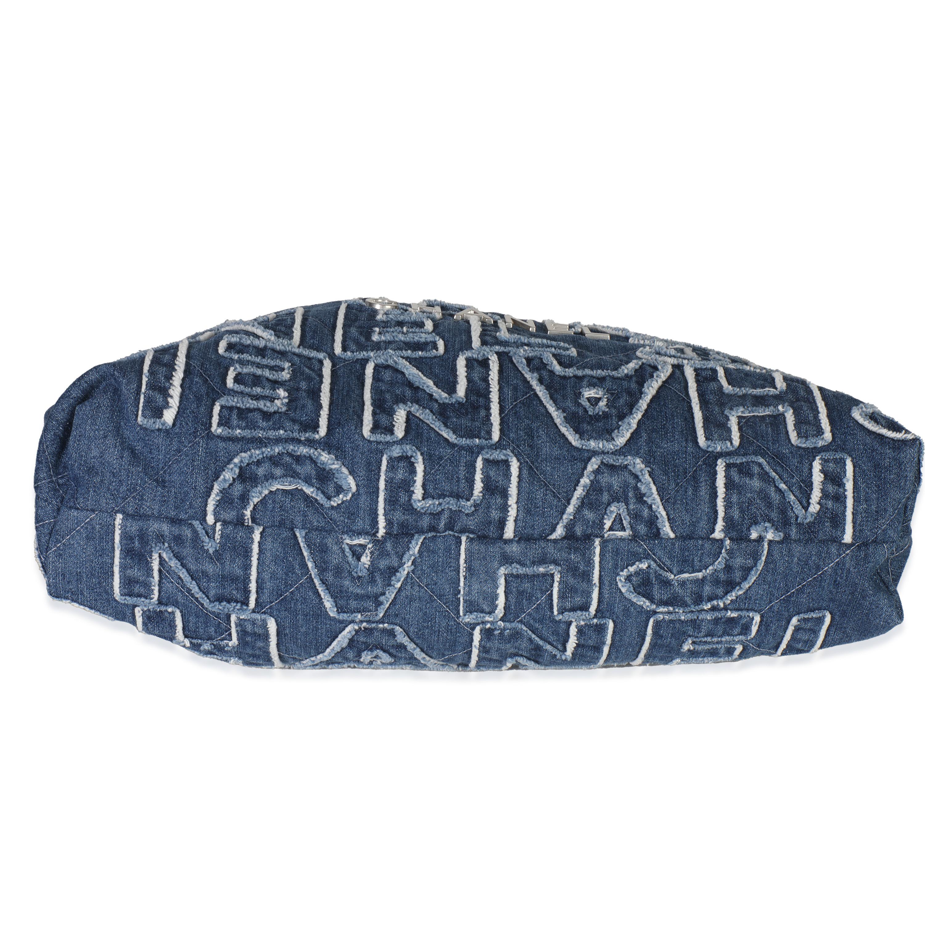 Chanel Blue Quilted Washed Denim Logo Embroidered Medium Chanel 22 Hobo en vente 2