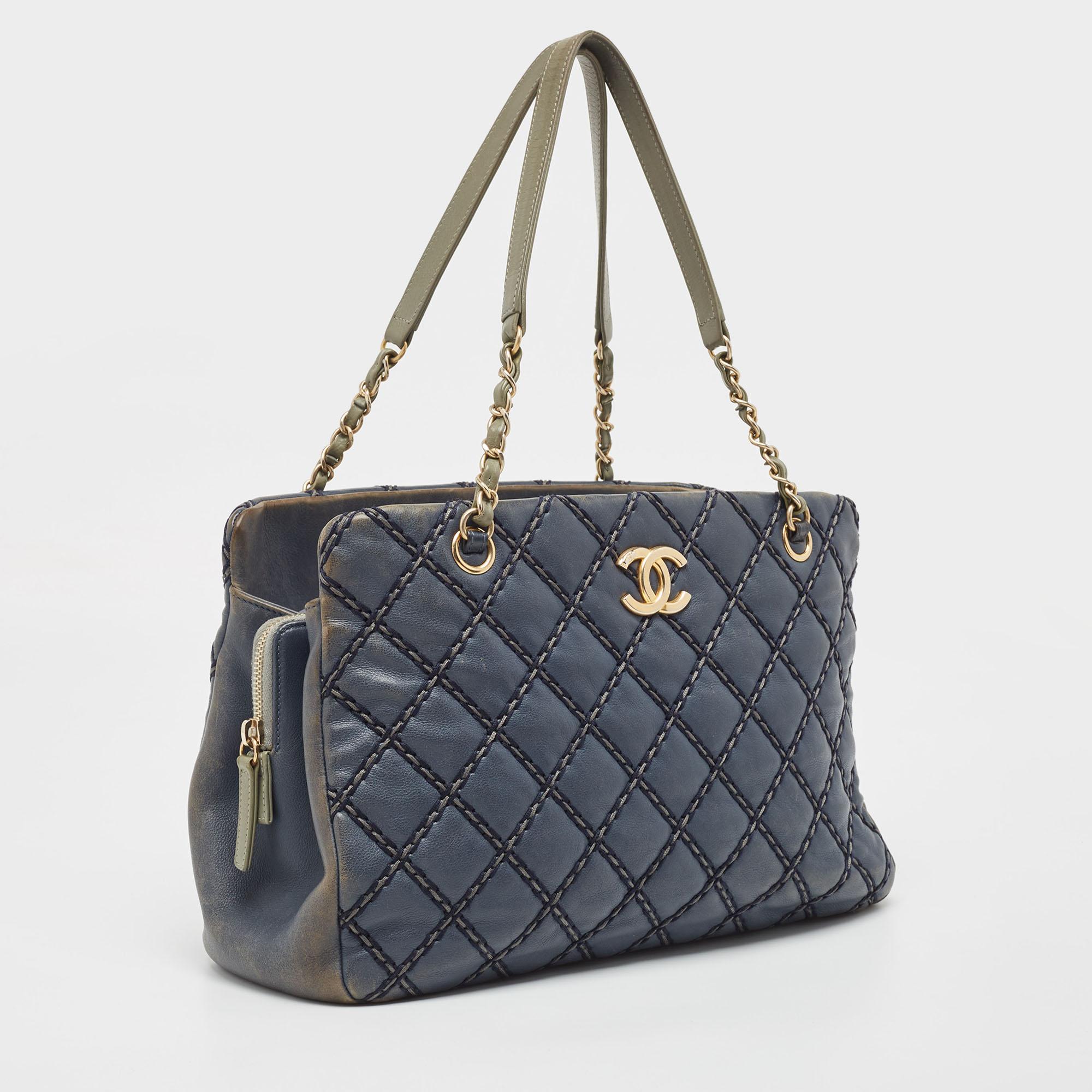 Chanel Blaue gesteppte Wildstich-Tasche aus Leder mit Kette Damen im Angebot
