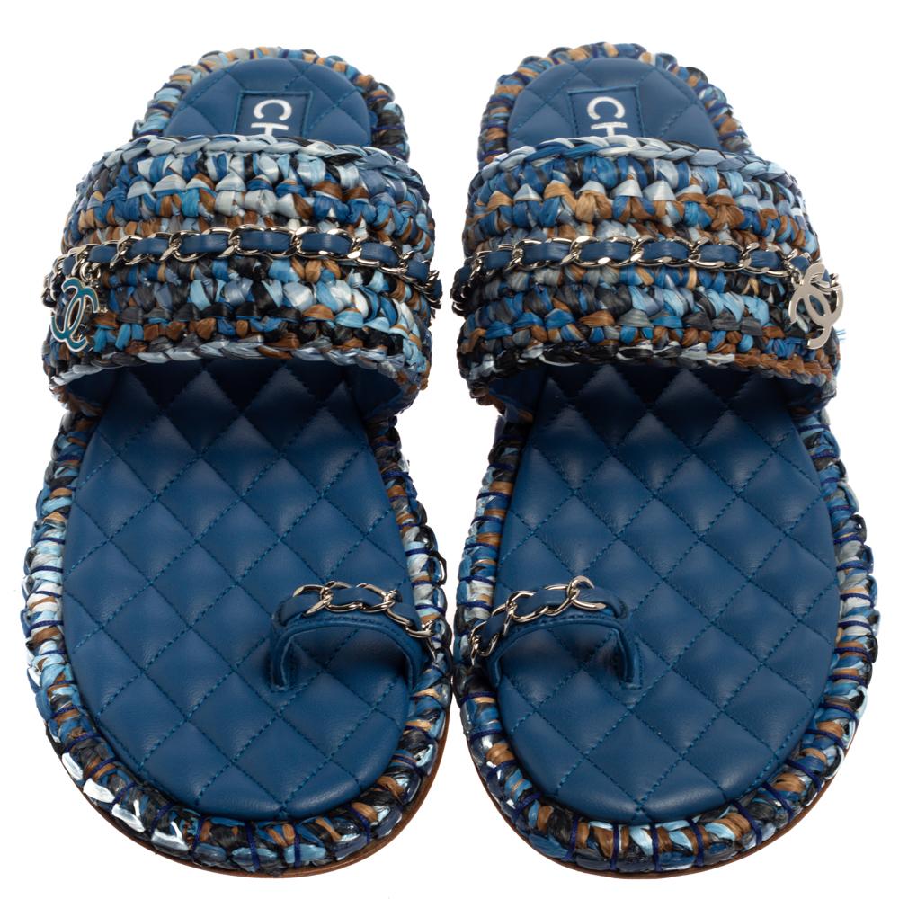 Comfort coupled with fashion creates wonders and these flats from Chanel are a true example of that. These blue flats are crafted from raffia and leather and feature a thong design. They exhibit chain-link detailed toe rings and the iconic CC logo