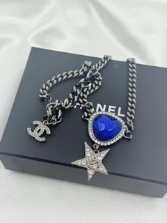 Chanel - Collier à chaîne en ruthénium avec pendentif étoile en cristal et strass bleu